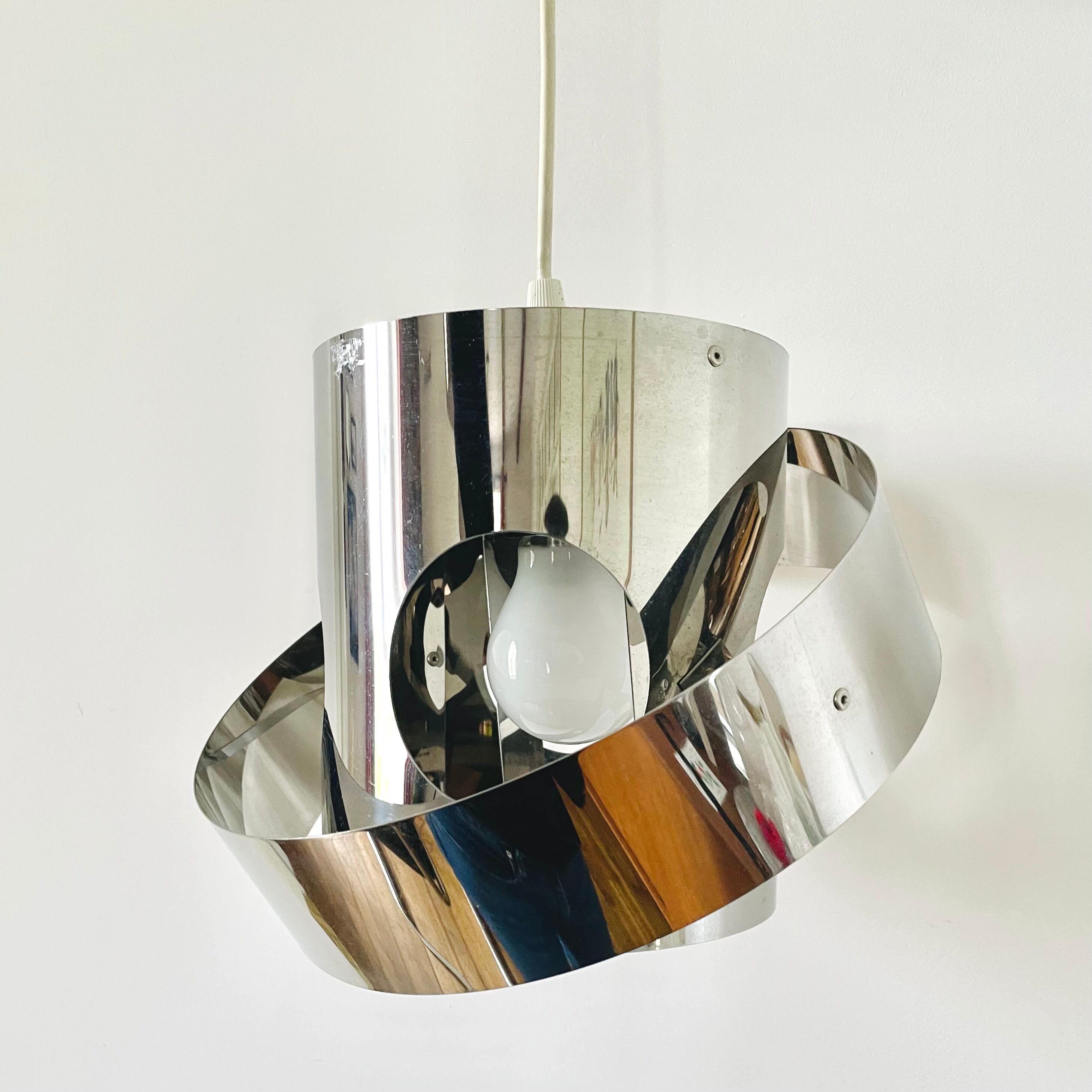 Space age adjustable pendant lamp