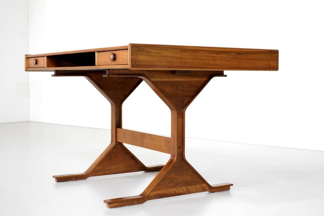 “530” desk by Gianfranco Frattini for Bernini, Italy 1960s.