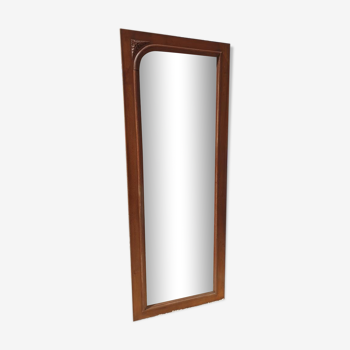 Beveled door mirror with rounded angle