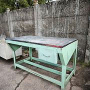 Ancien établi industriel en métal et bois