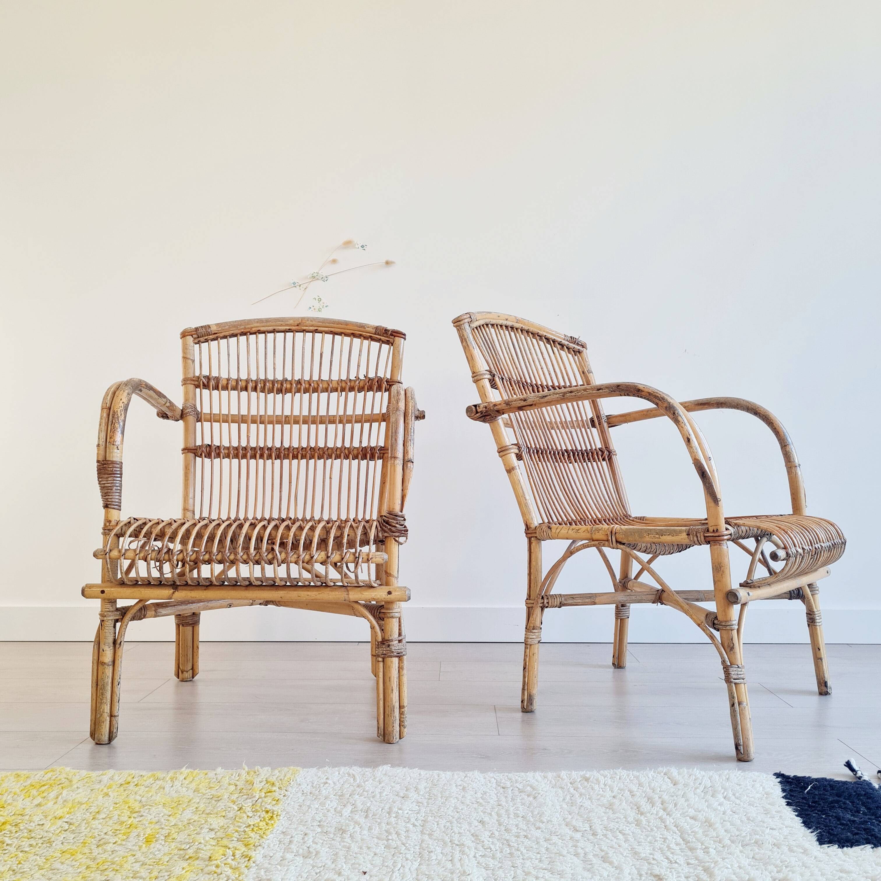 Paire de fauteuils anciens en rotin