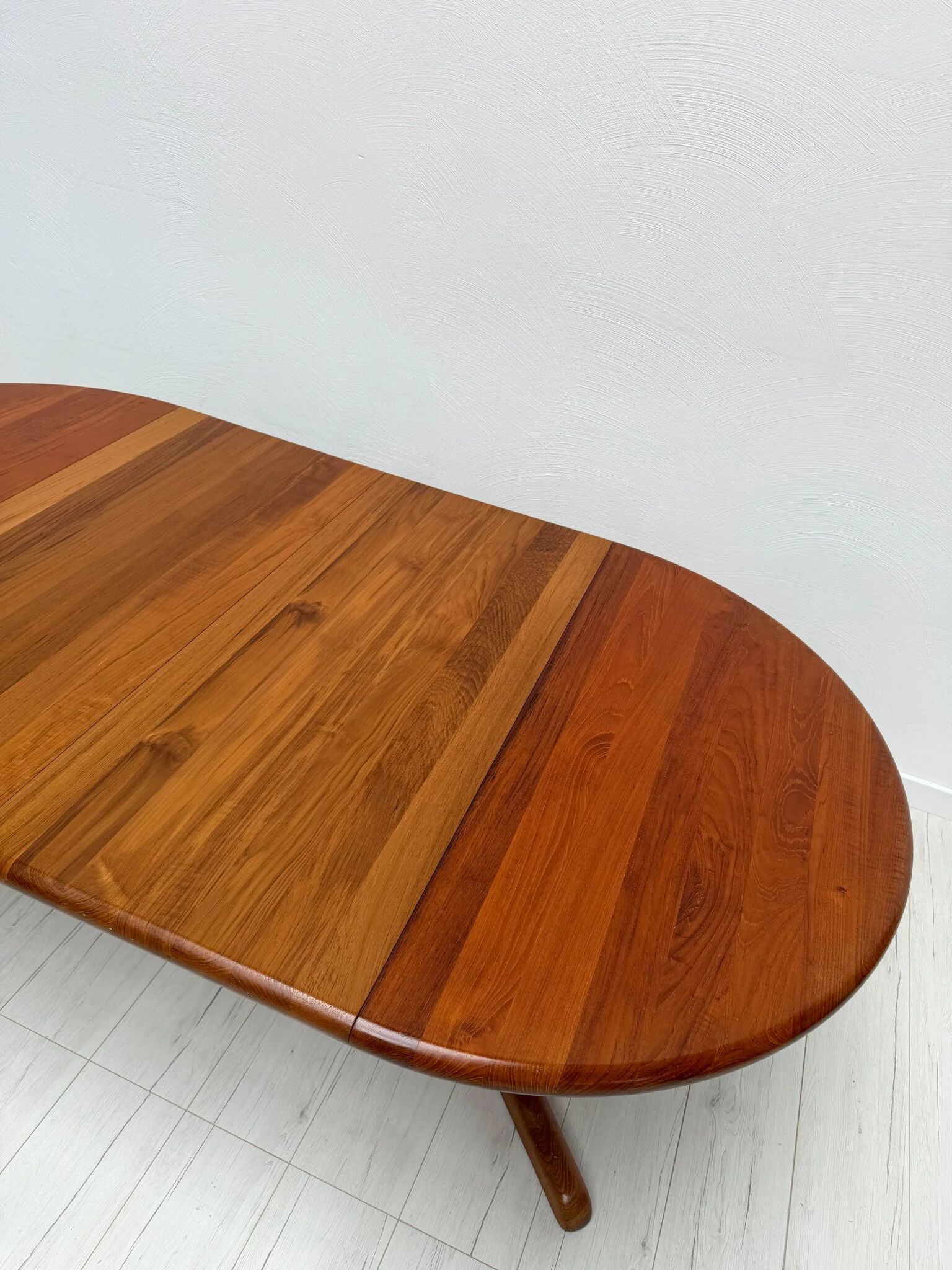 1970s vintage Danish round teak extendable dining table by Langeskov Møbelfabrik