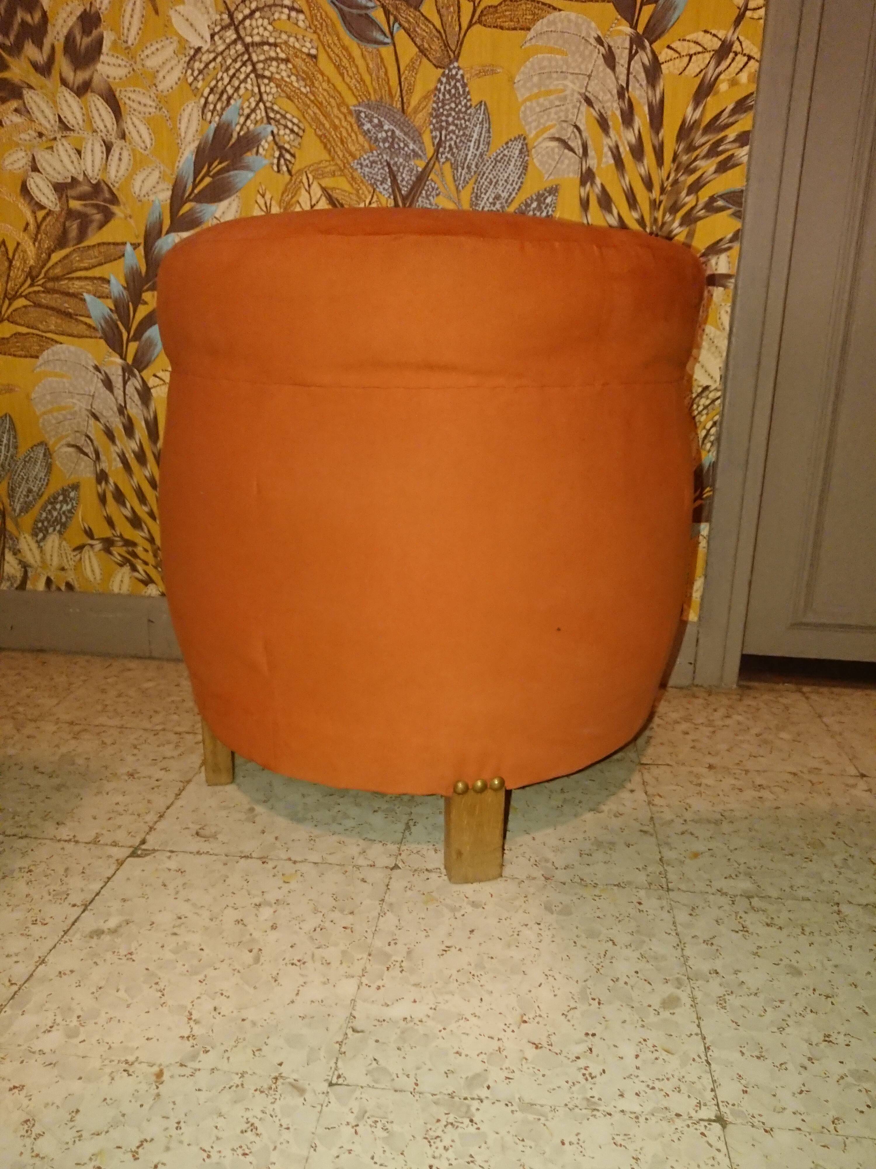 Pouf art deco in suede fabric color orange wooden legs