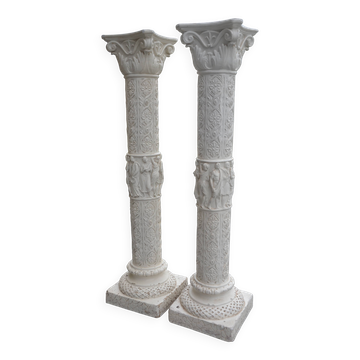 2 old plaster columns