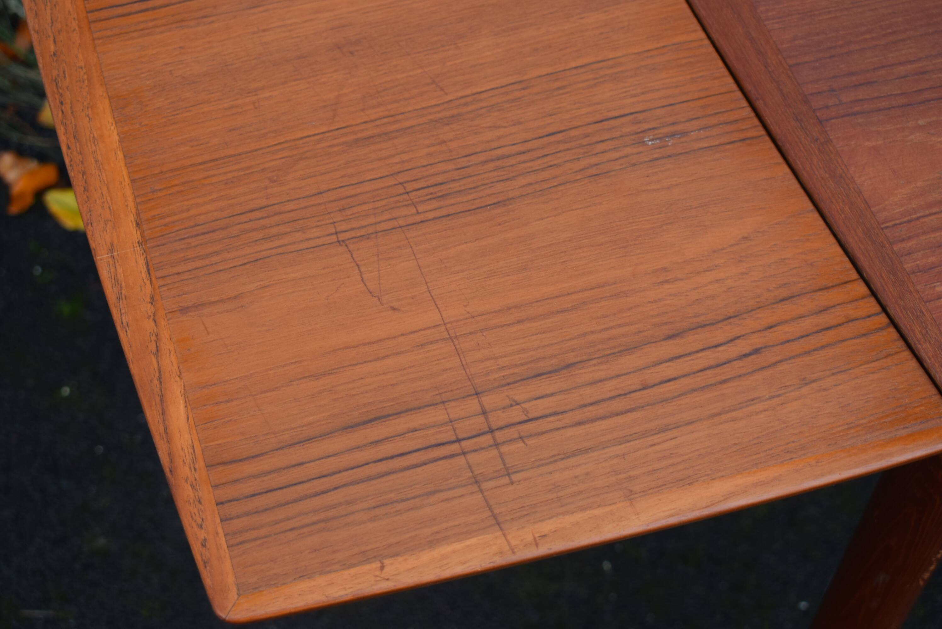 Hundevad chicken table