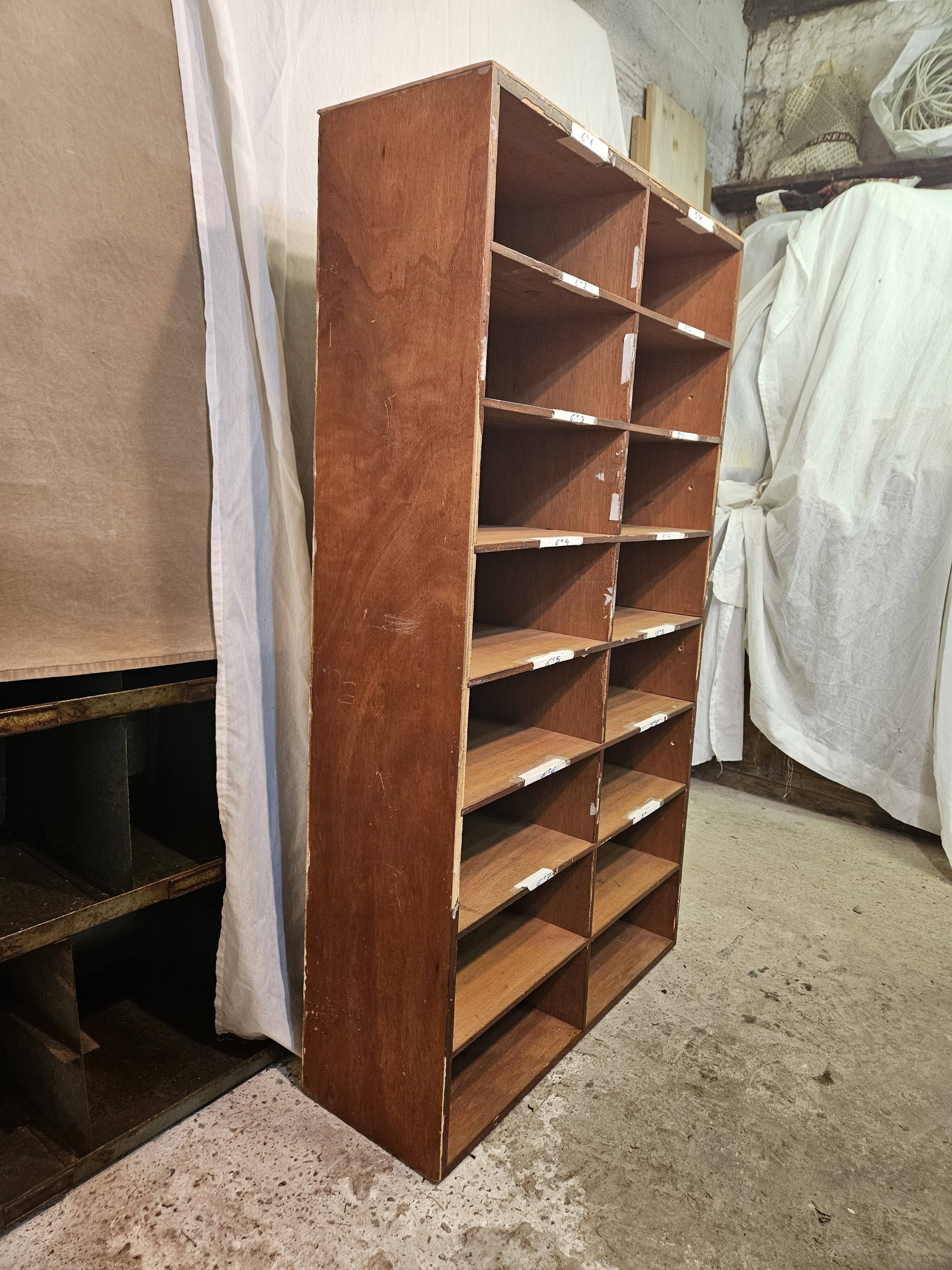 Meuble casier en bois 1960