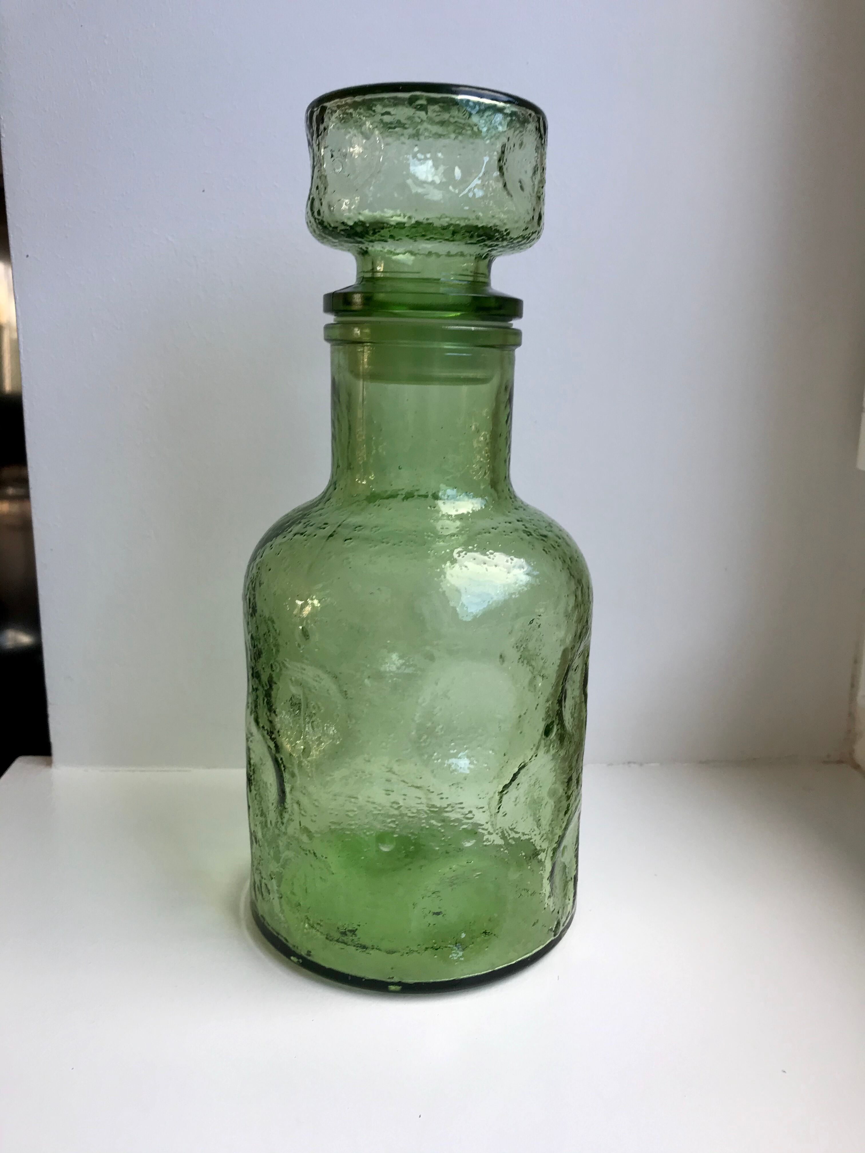 Decanter in green bubbled glass 70s