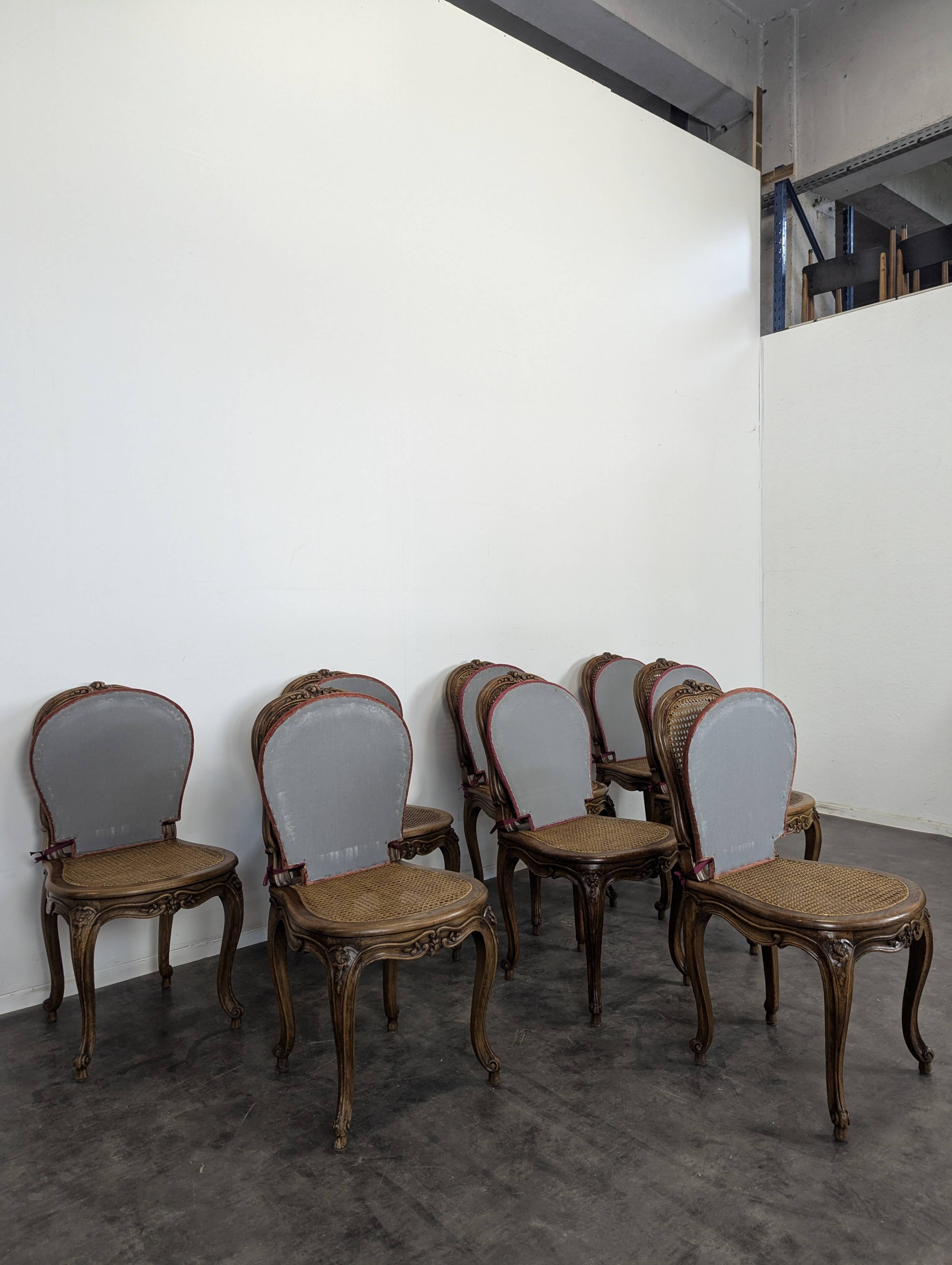 Série de 8 chaises cannées de style Louis XV