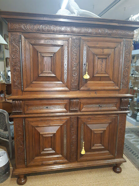Buffet 4 doors montbeliard XlXeme