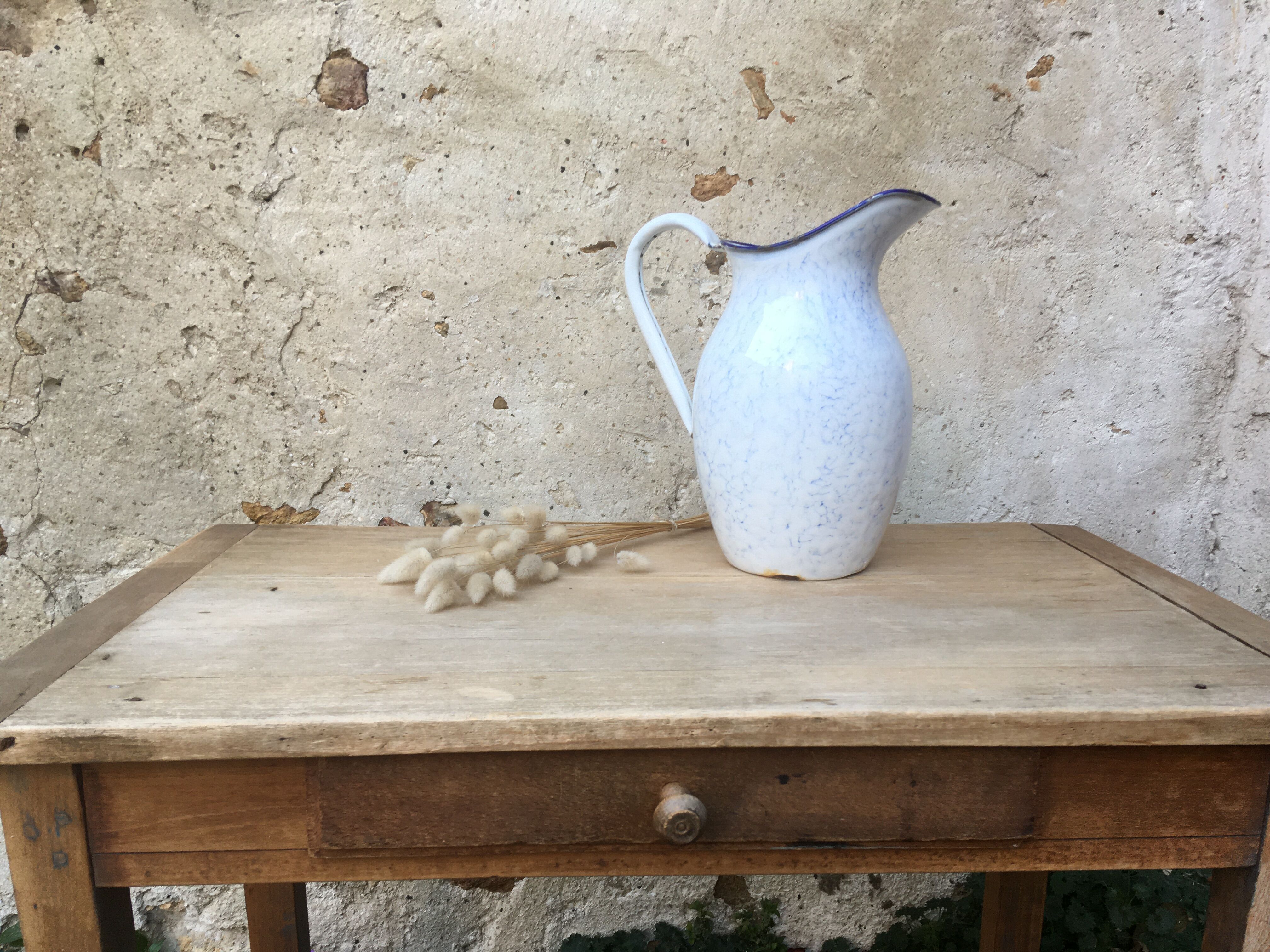 Enamelled sheet metal broc