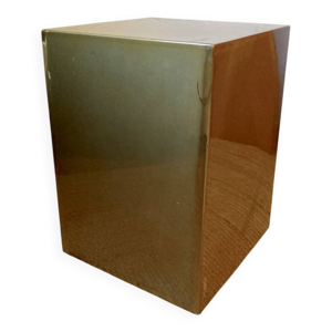 Assise métallique électrozinguée.