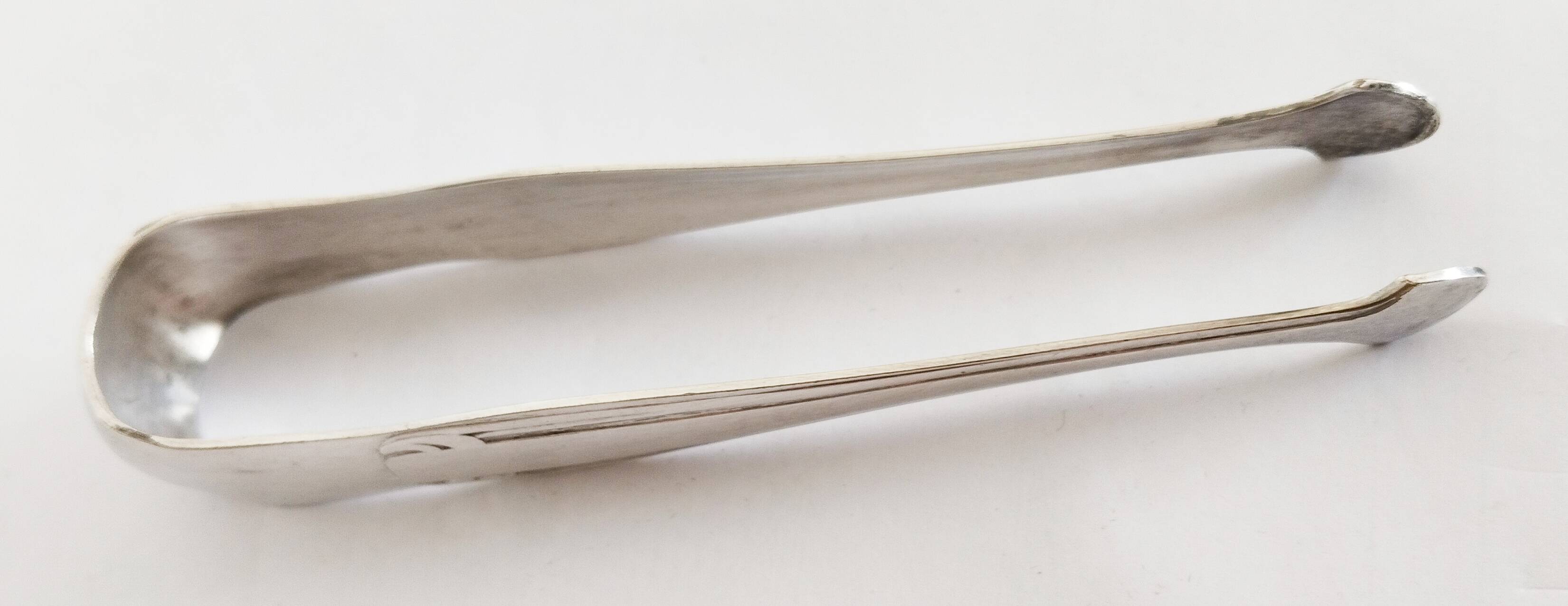 Silver-plated metal sugar or ice cube tongs (ref 5)