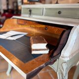Cylinder desk, between light and the gentleness of time