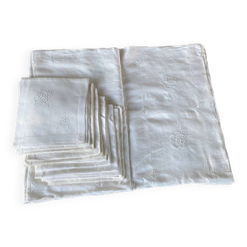 Nappe et 12 serviettes brodées et monogrammées