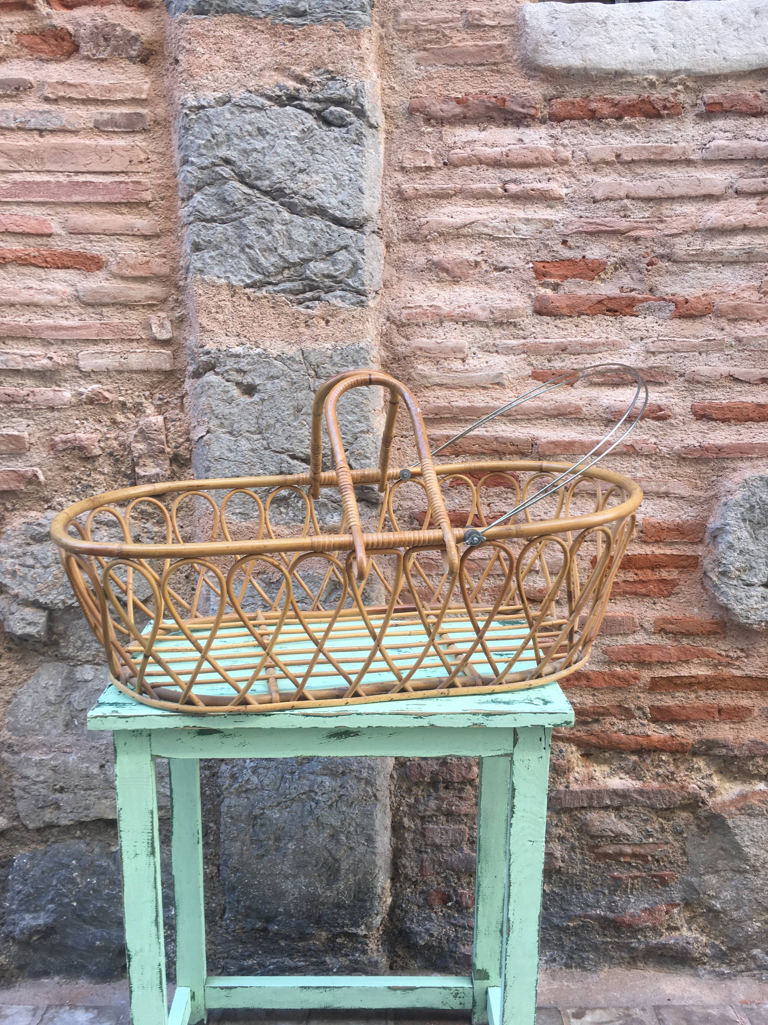 Rattan bassinet with hood arches