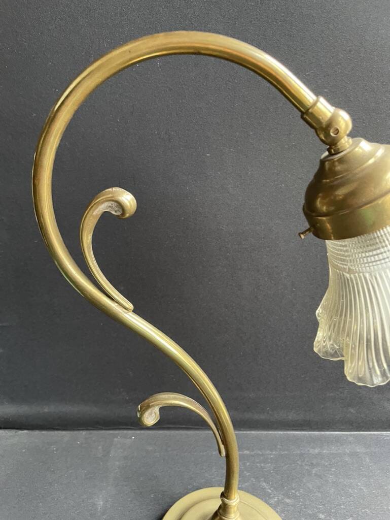 Lampe de table – Laiton doré et verre moulé