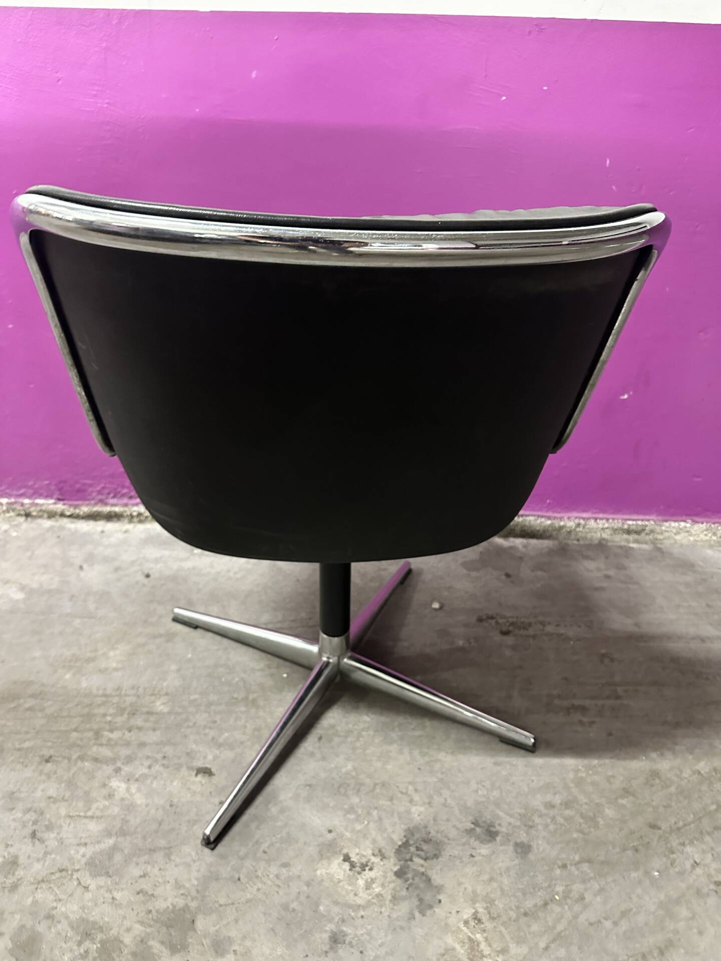 Fauteuil Pollock Knoll premier édition ( piètement épingle)