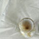 Vase en verre soufflé à col dentelé, blanc marbré à inclusions d'or - fin XIXème