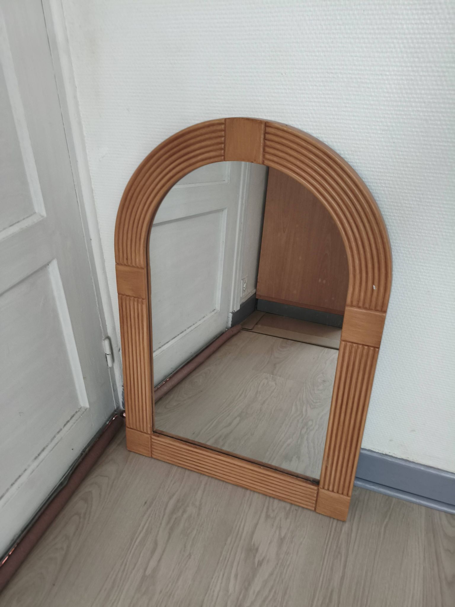 Miroir mural en bois sculpté – Style vintage