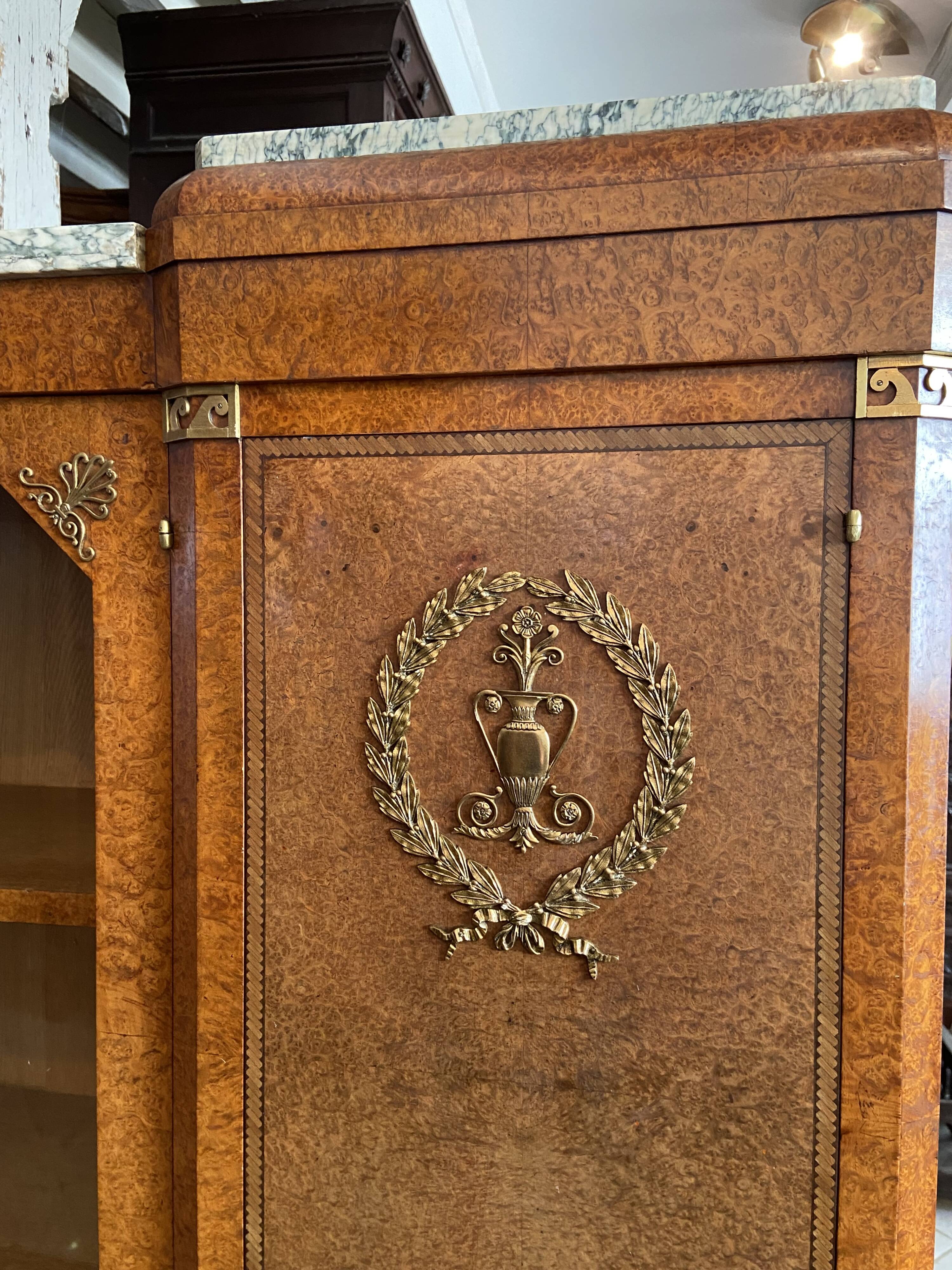Showcase library in Neoclassical style, 1930, walnut burl and bronze.