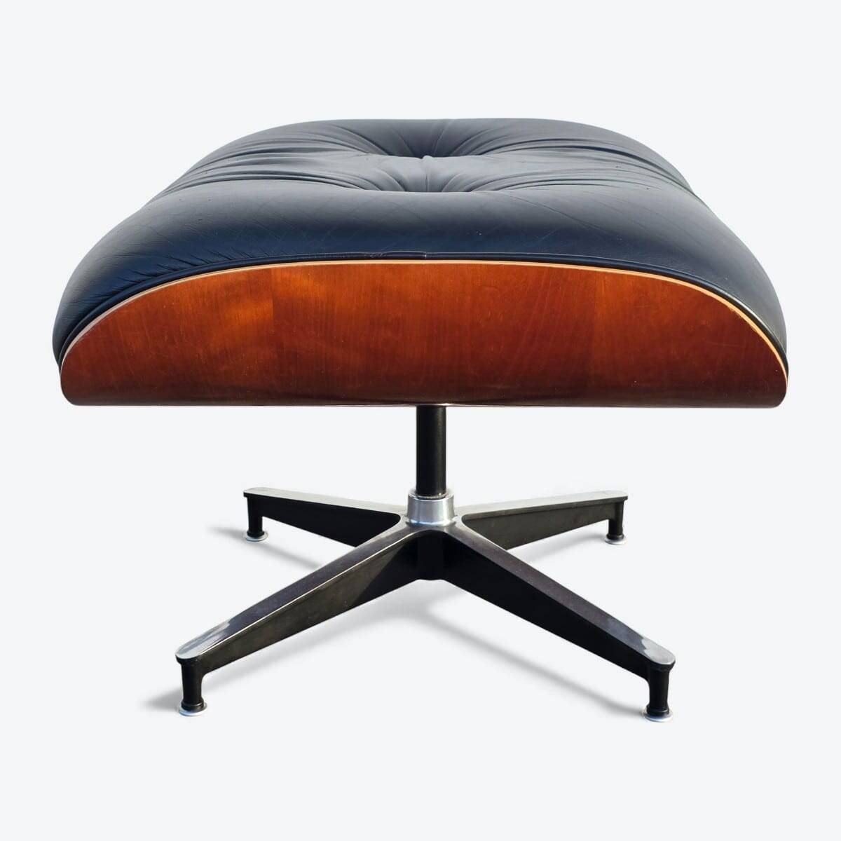 Fauteuil et repose-pieds Herman Miller Original Eames, noir et cerisier