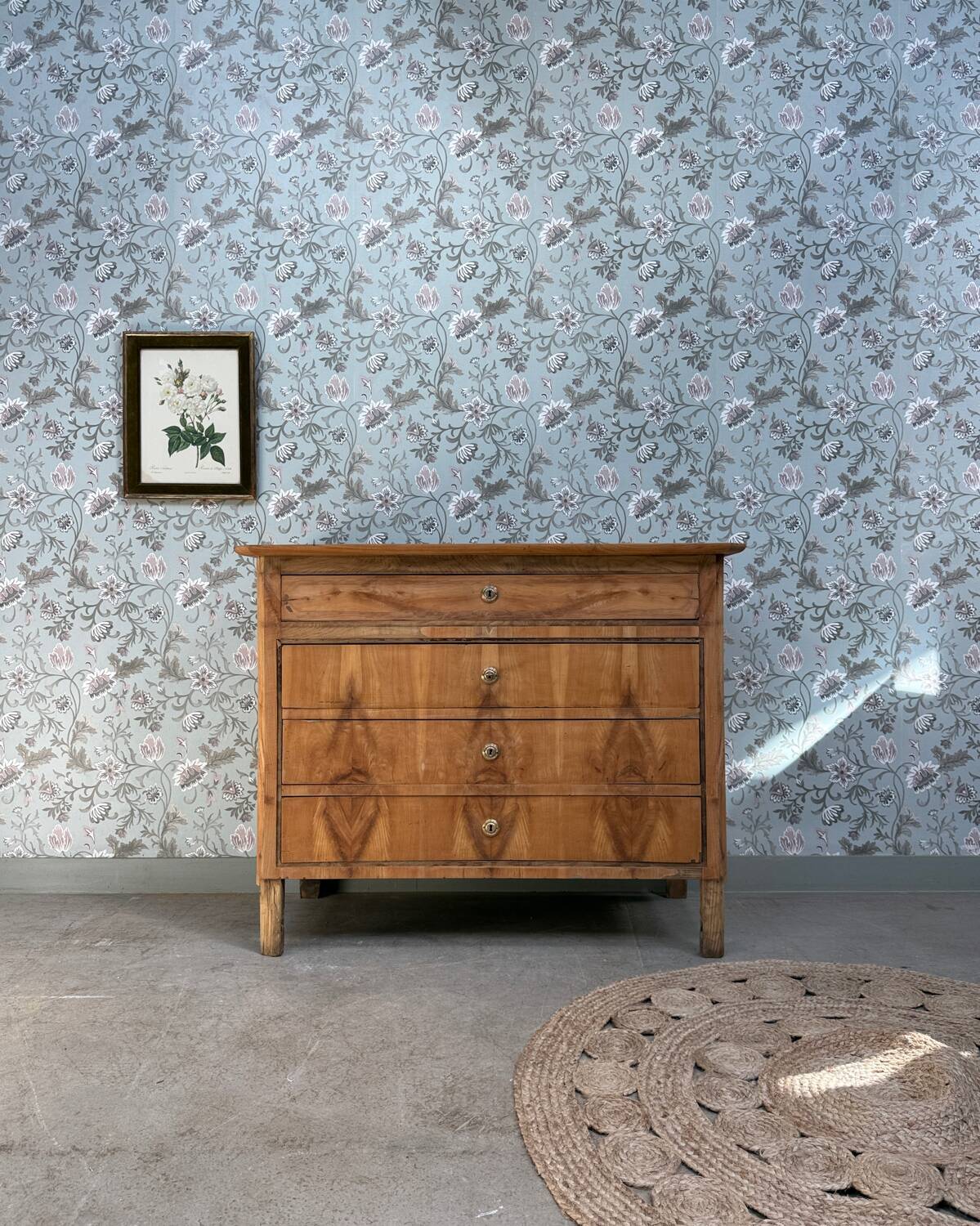 Antique walnut chest of drawers (renovated)