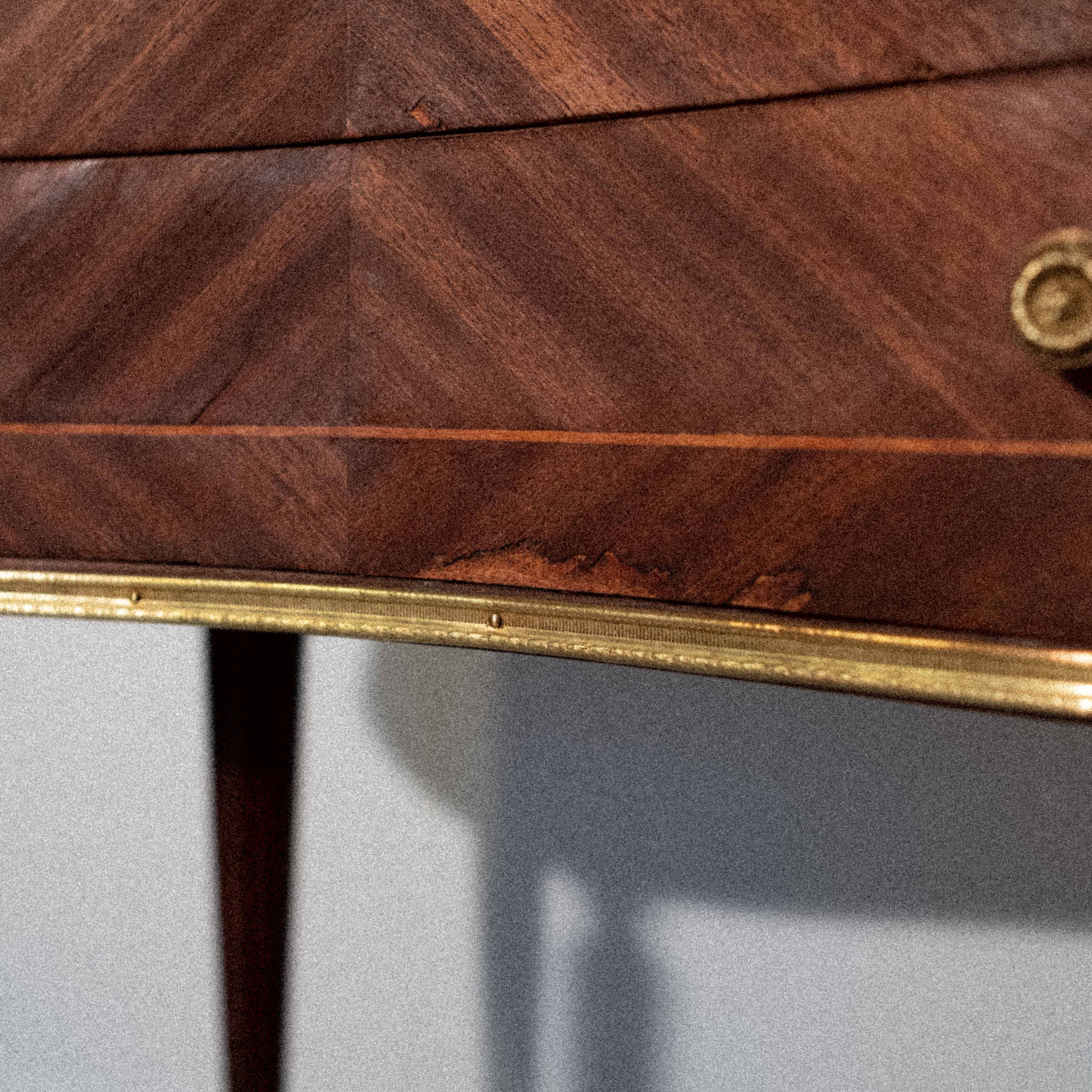 Commode haricot style Louis XVI