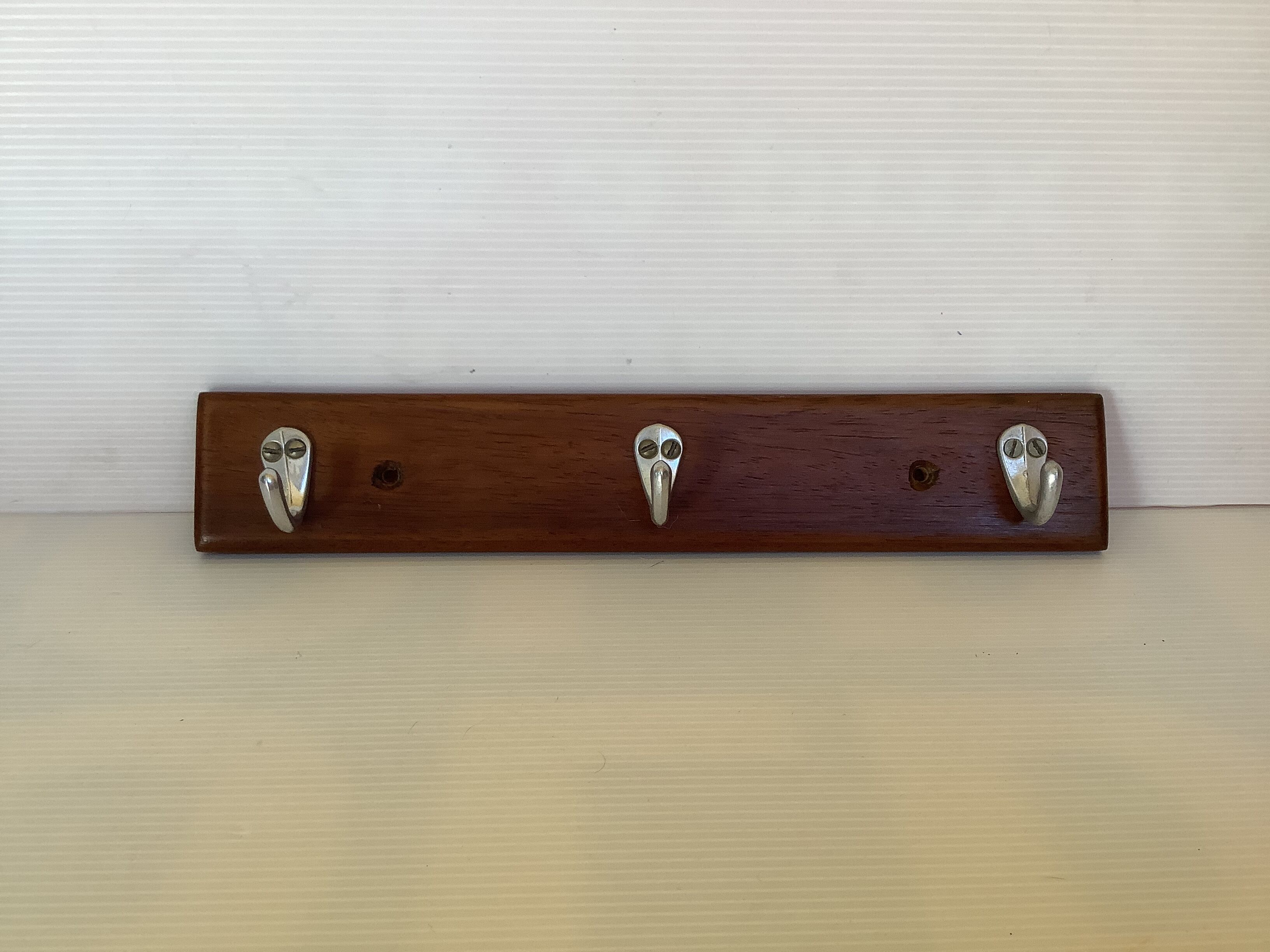 Wooden tea towel holder with 3 hooks