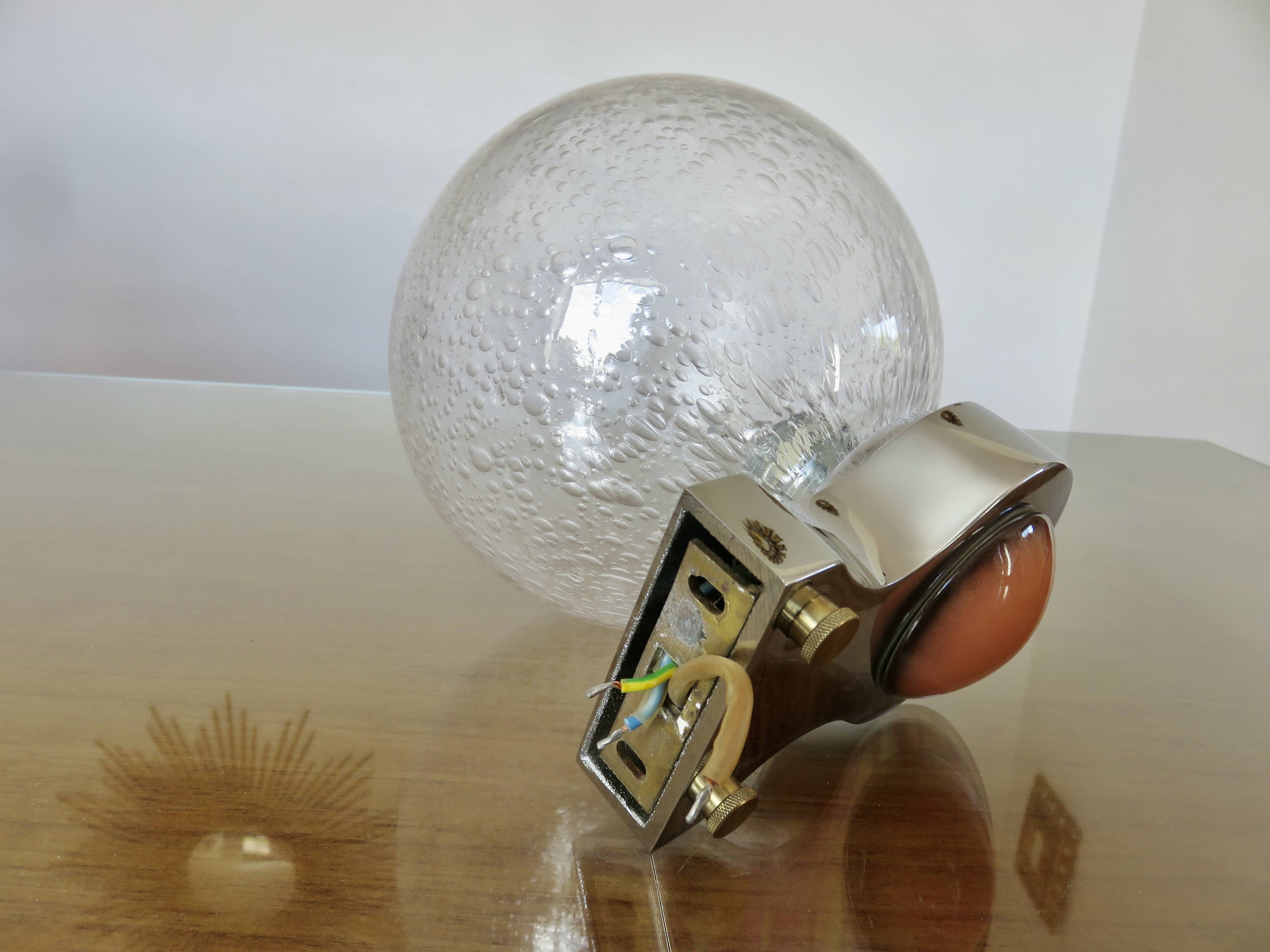 Applique Italienne en laiton chromé, céramique et verre bullé 1970