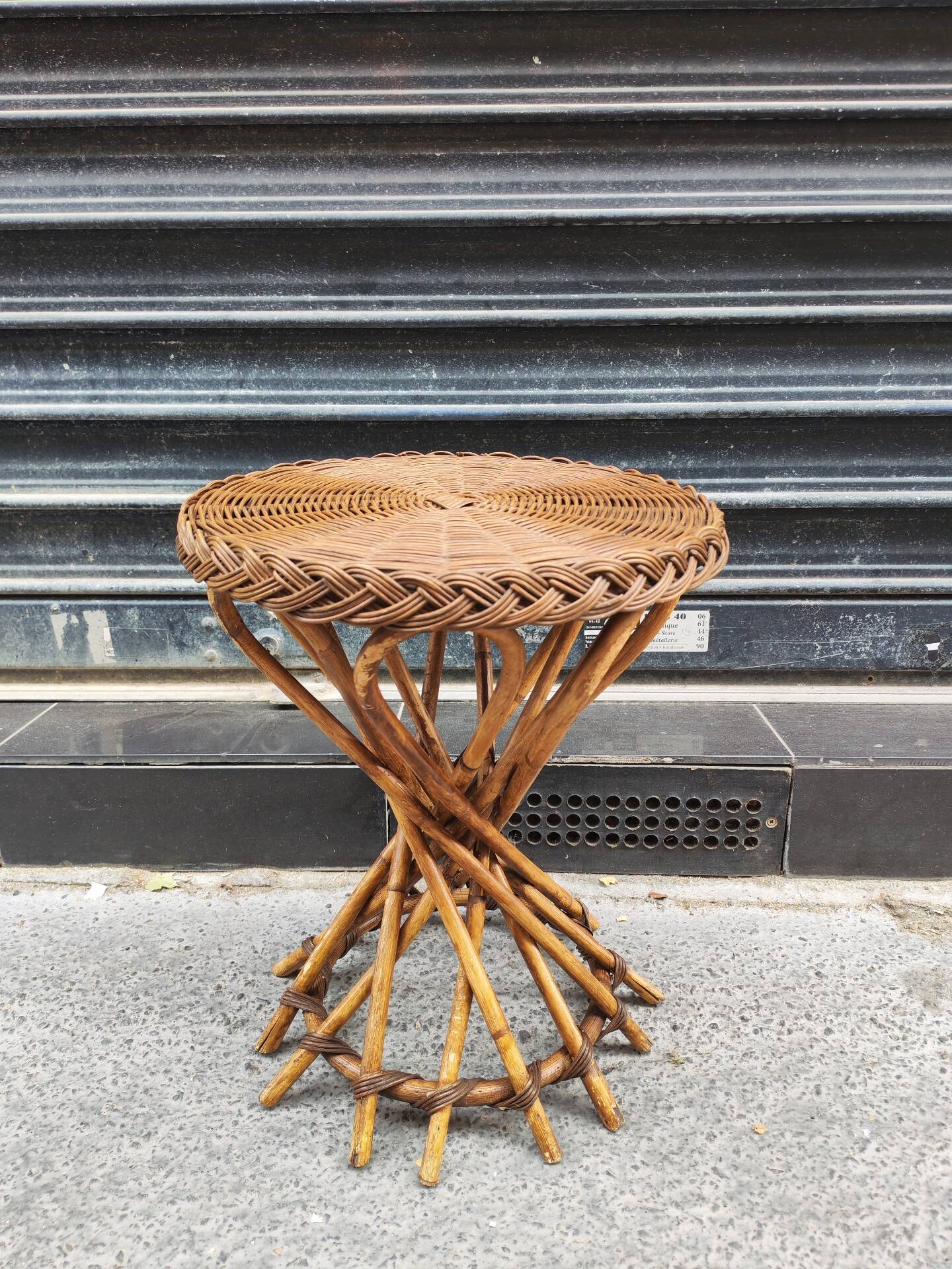Table d'appoint en rotin 1950 midcentury