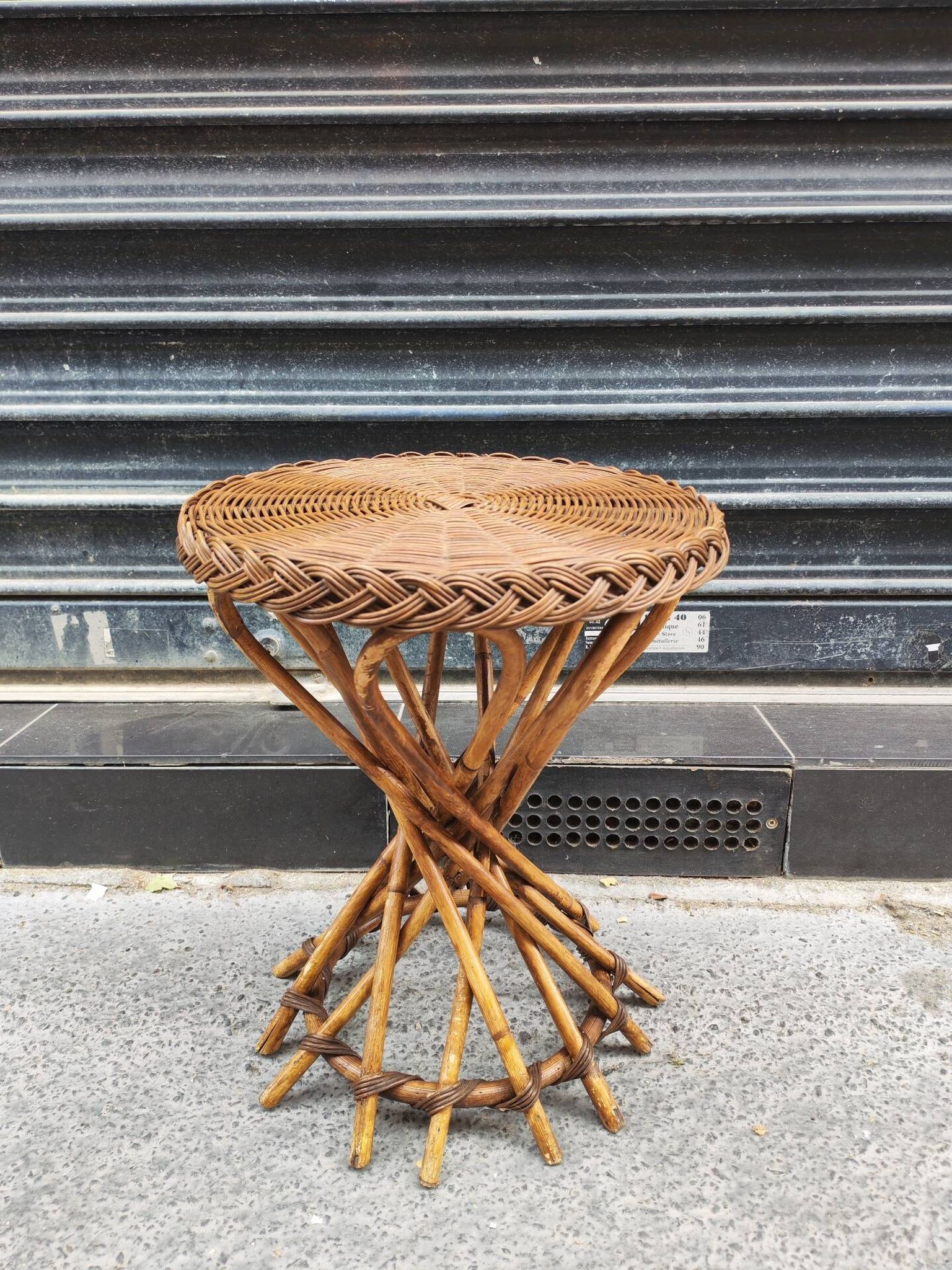 Table d'appoint en rotin 1950 midcentury