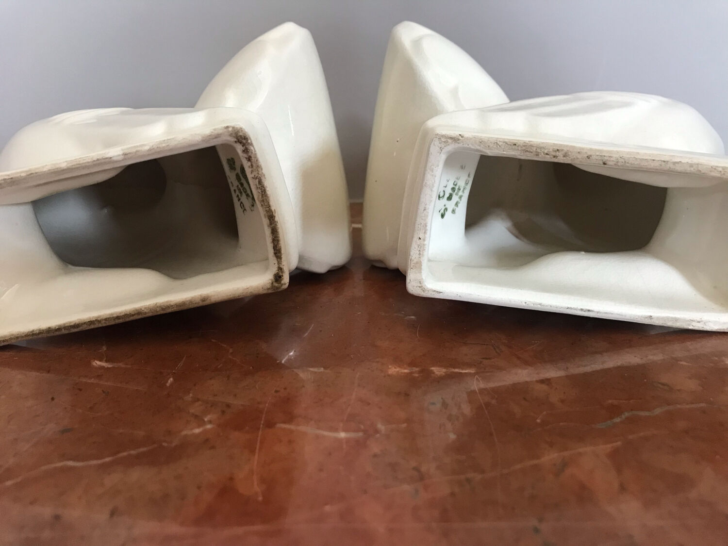 Pair of bookends in ceramic art deco cracked pigeons signed