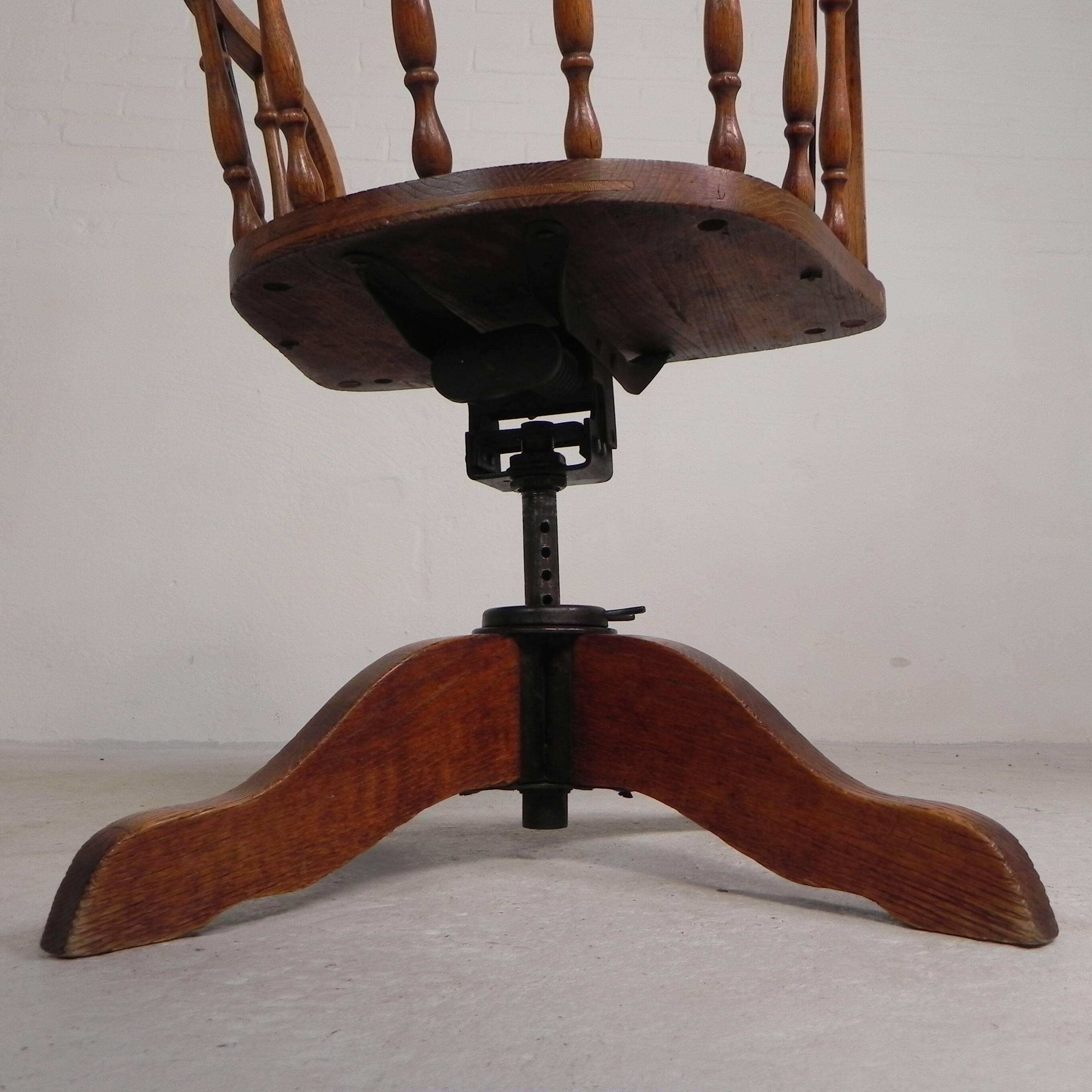 Oak office chair with a spring system and height adjustable, 1930s.