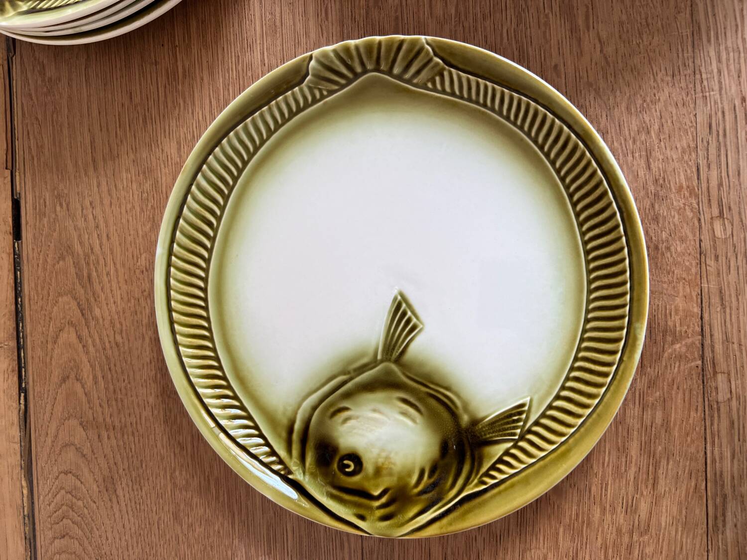 Green fish plates