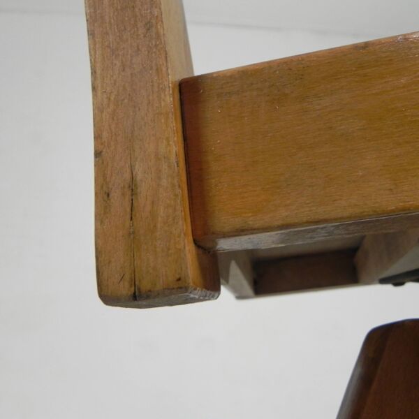 Chaise haute, chaise pivotante et chaise d'écolier en bois, années 1950