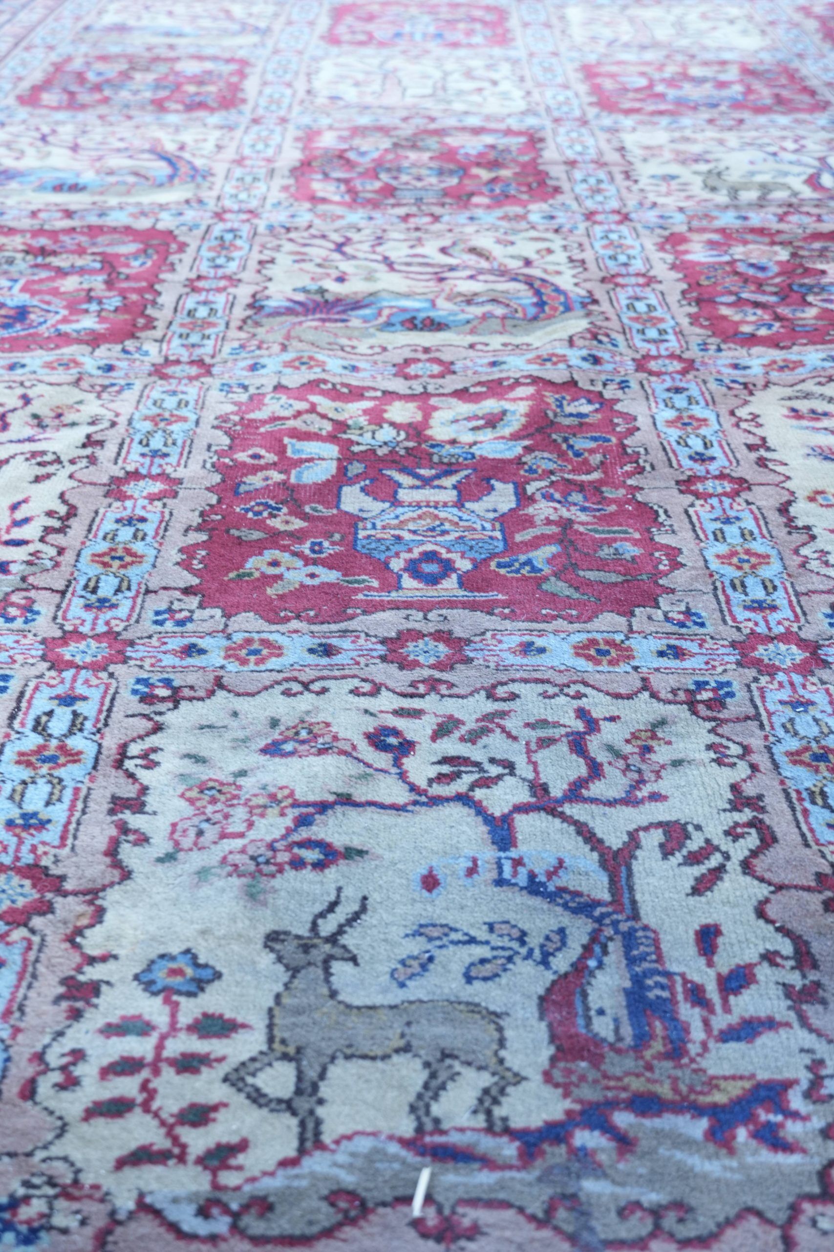 Tapis de style oriental avec des motifs élégants 397x304cm