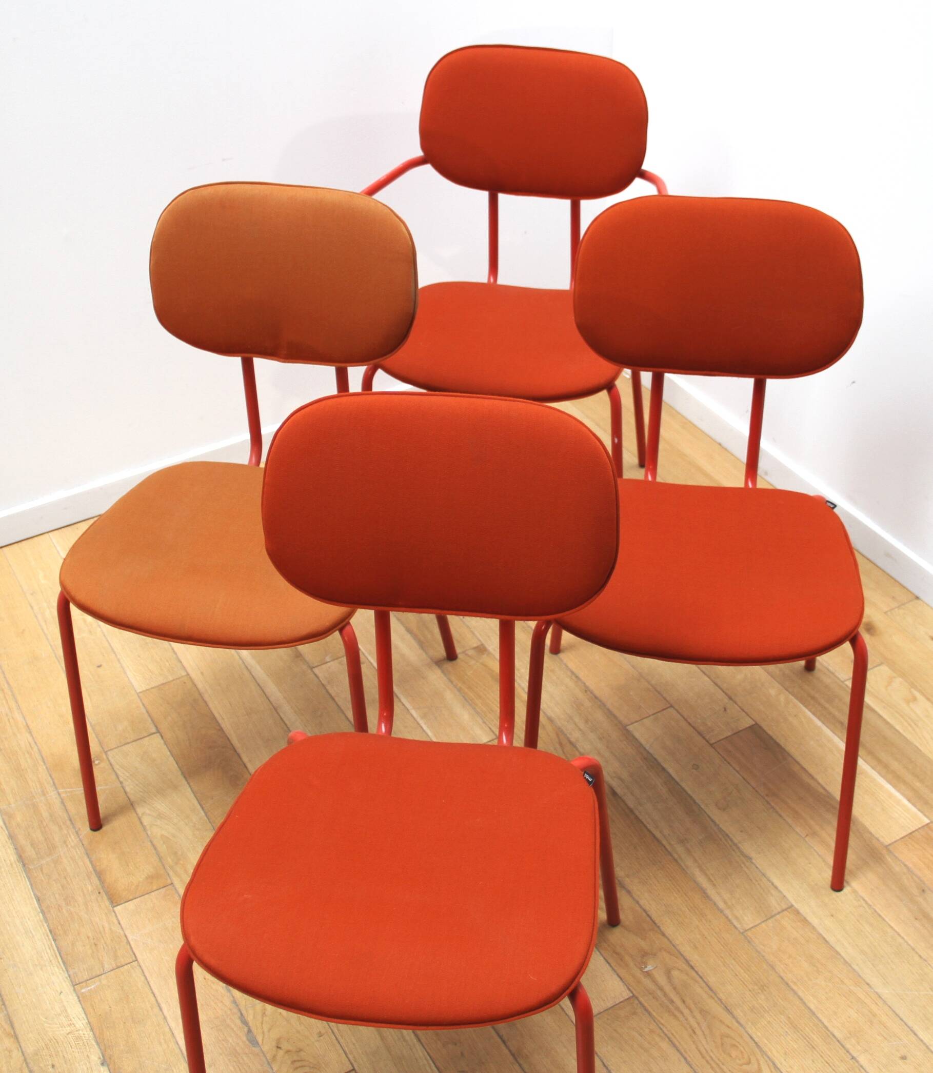 Chaise New School, MDD