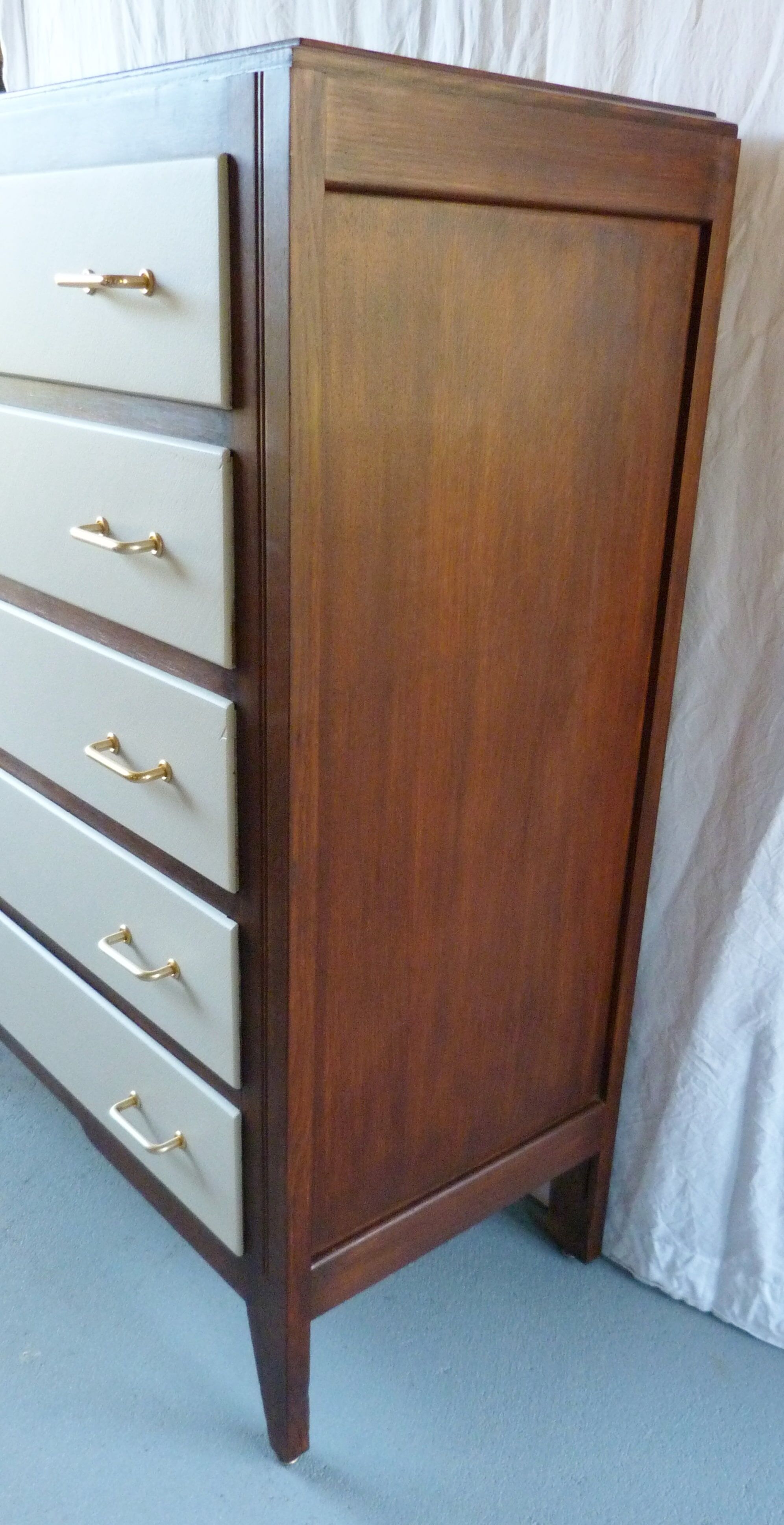 Chest of drawers compass feet