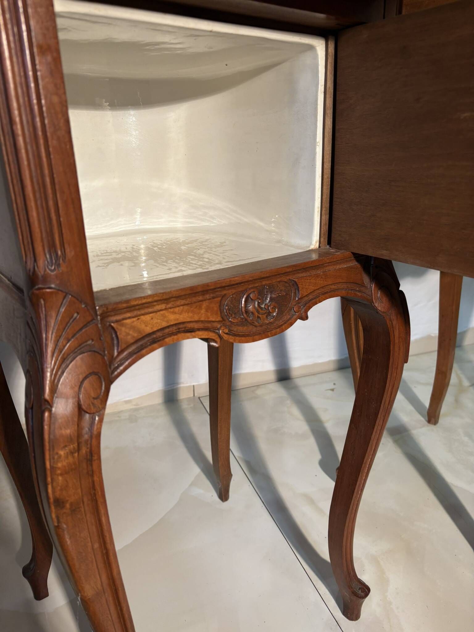 Pair of antique bedside tables with marble top and ceramic niche