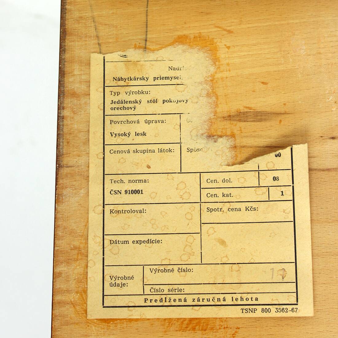 Table à manger extensible en noyer par Tatra, Tchécoslovaquie, années 1960