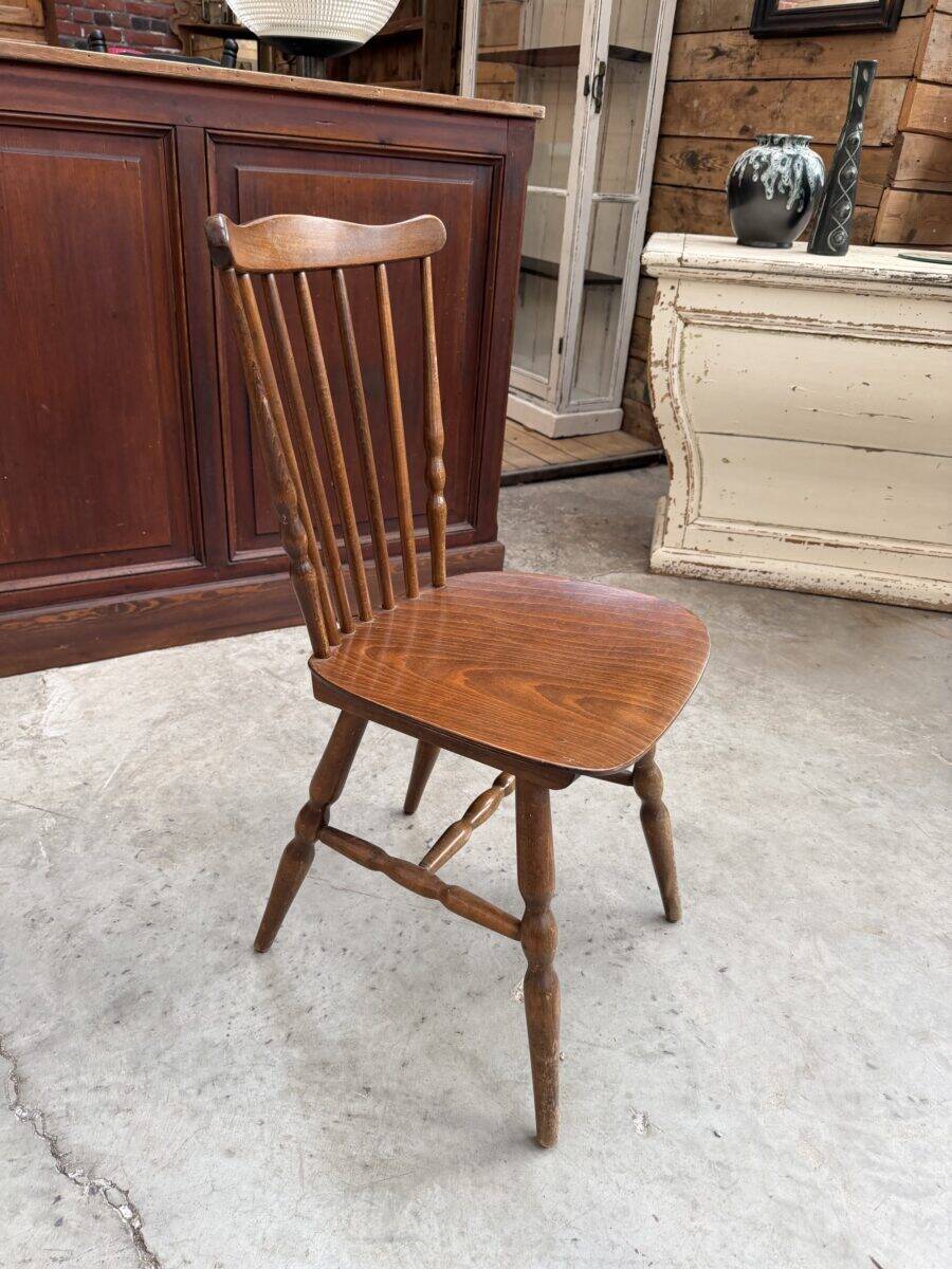 Suite de 10 chaises bistrot