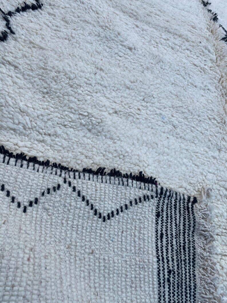 Handmade traditional pure wool rug, size 150/250 cm.