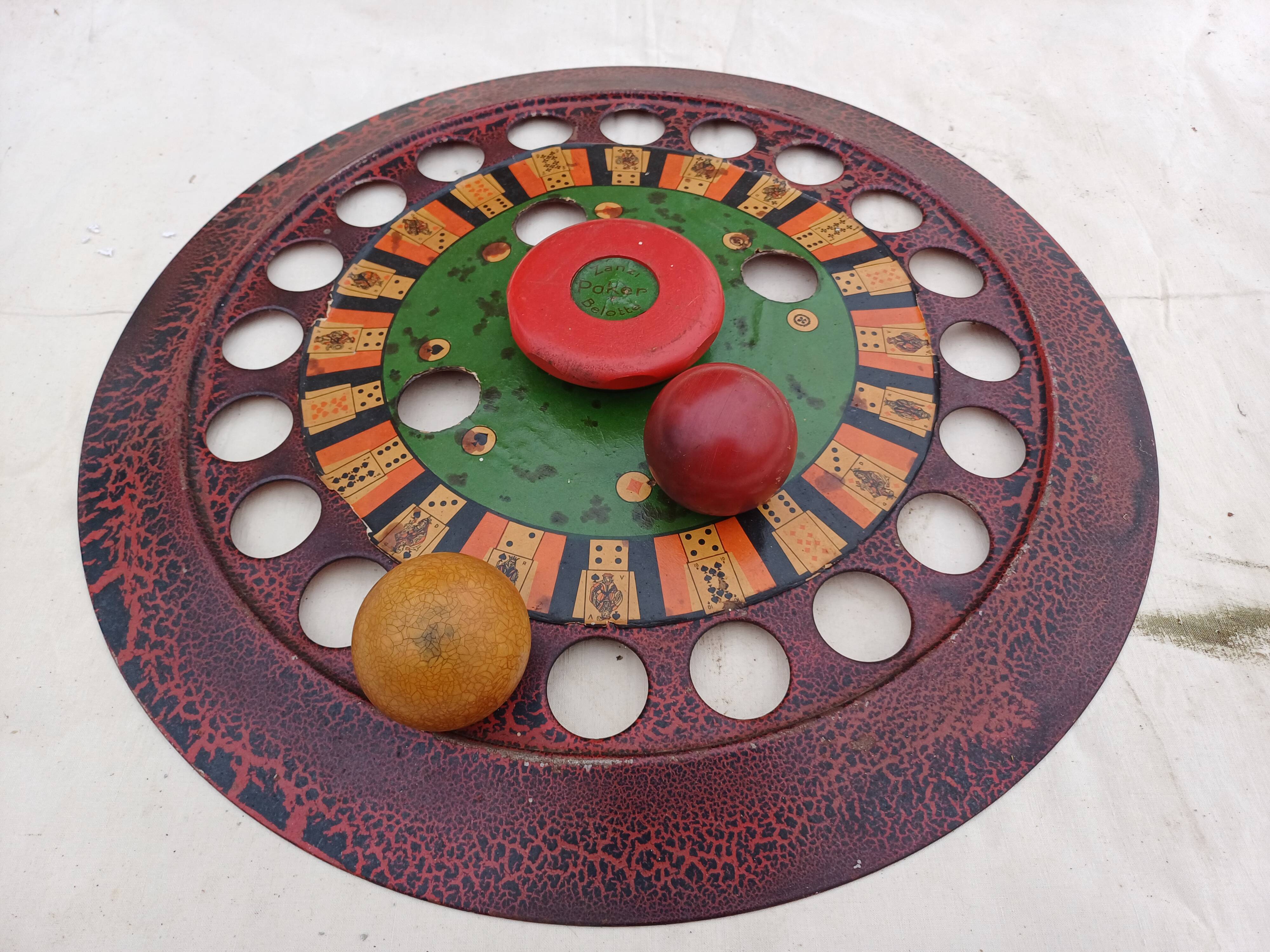 Old billiard roulette game "zanzi"