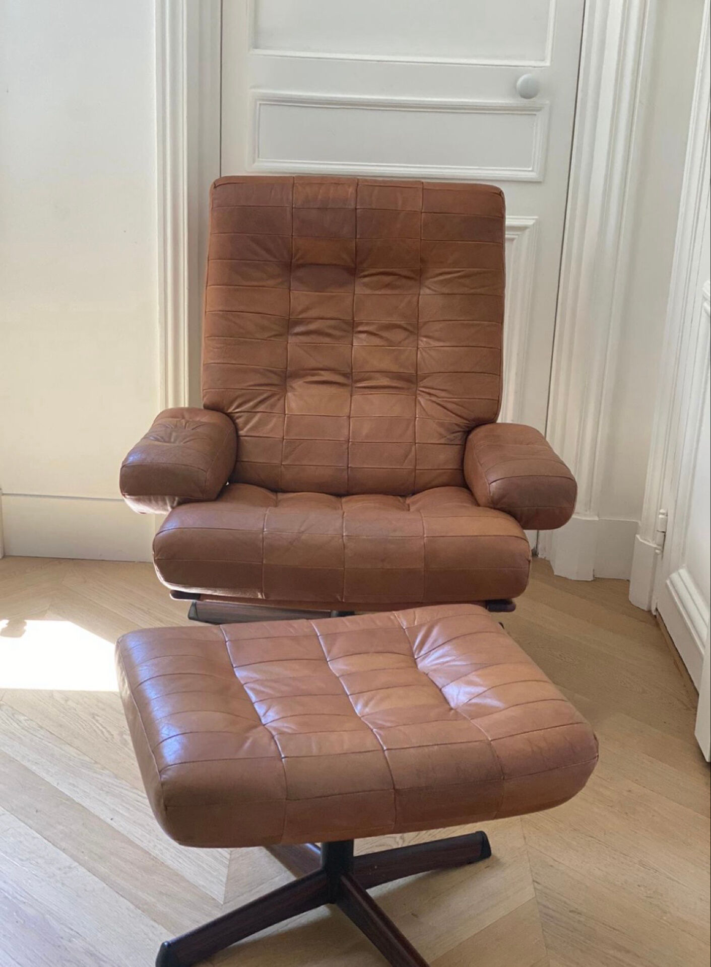 Armchair and footrest in leather