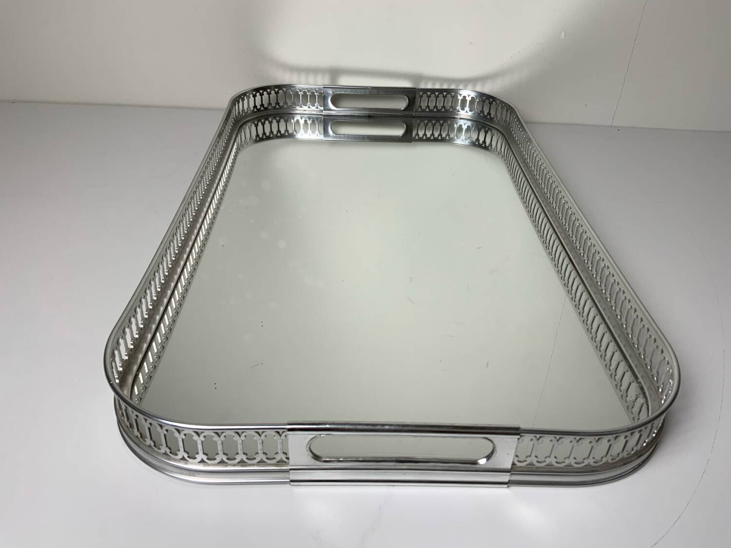 Mirror tray