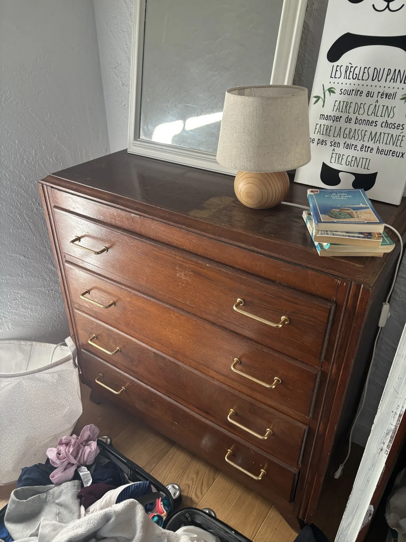 Wooden chest of drawers