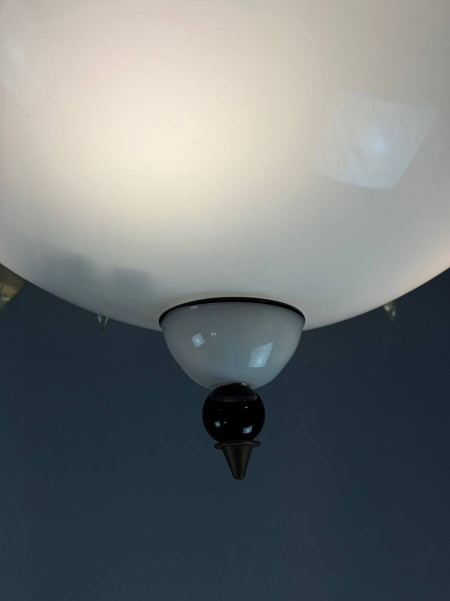 Venetian chandelier in white, black and green Murano glass sprinkled with gold, circa 1980