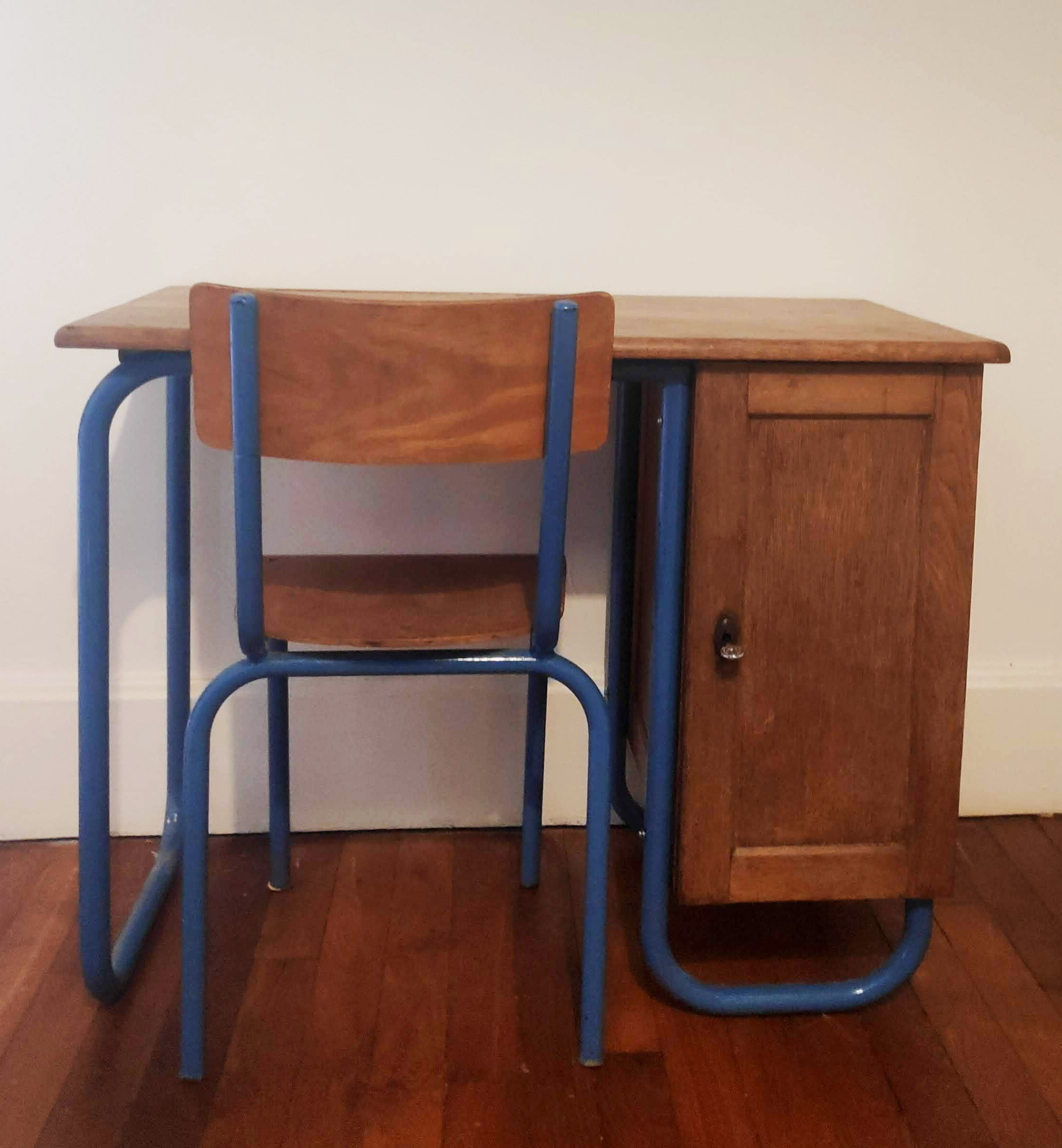 Jacques Hitier desk model S22 with its chair