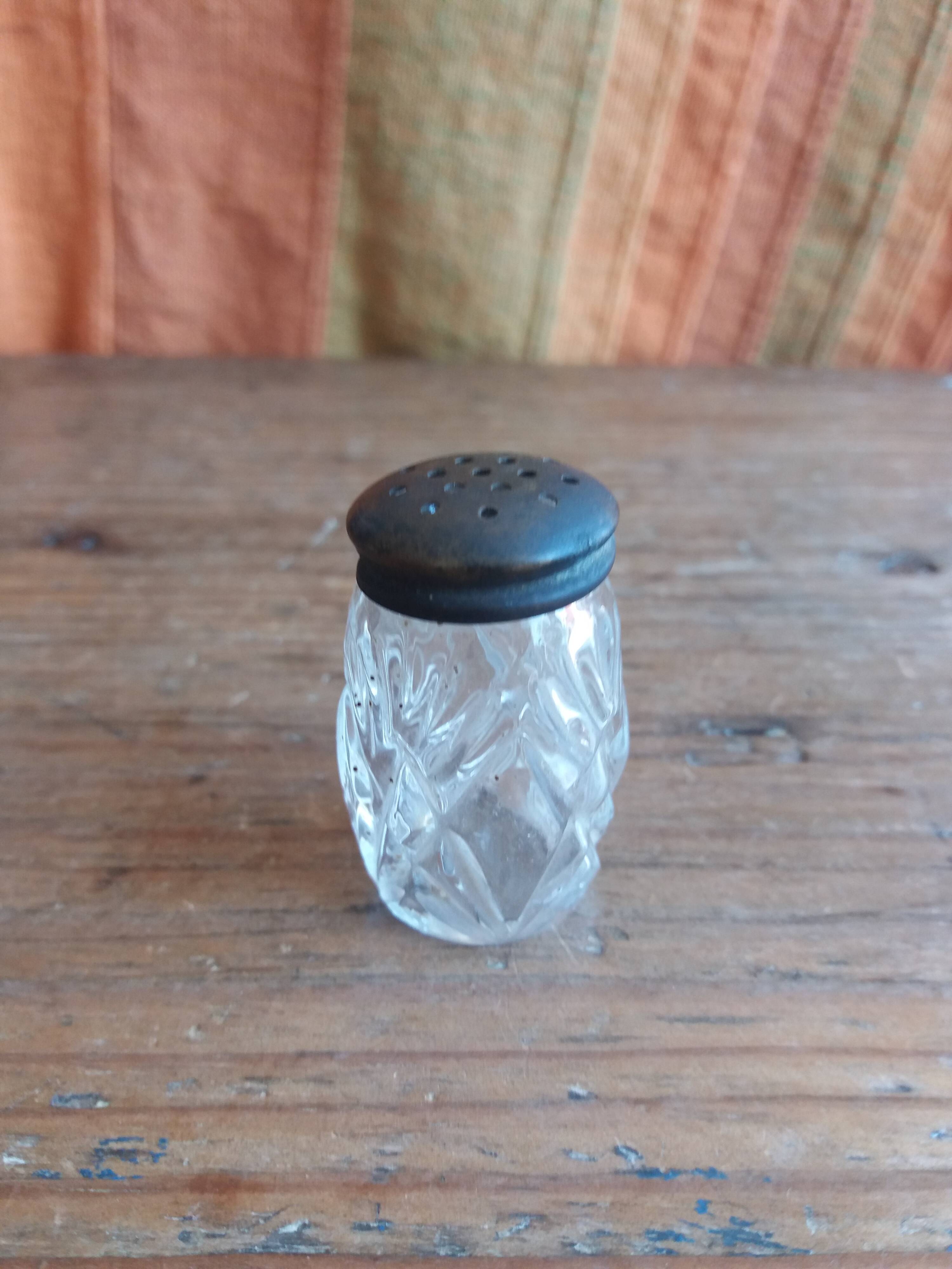 Salt pepper shaker