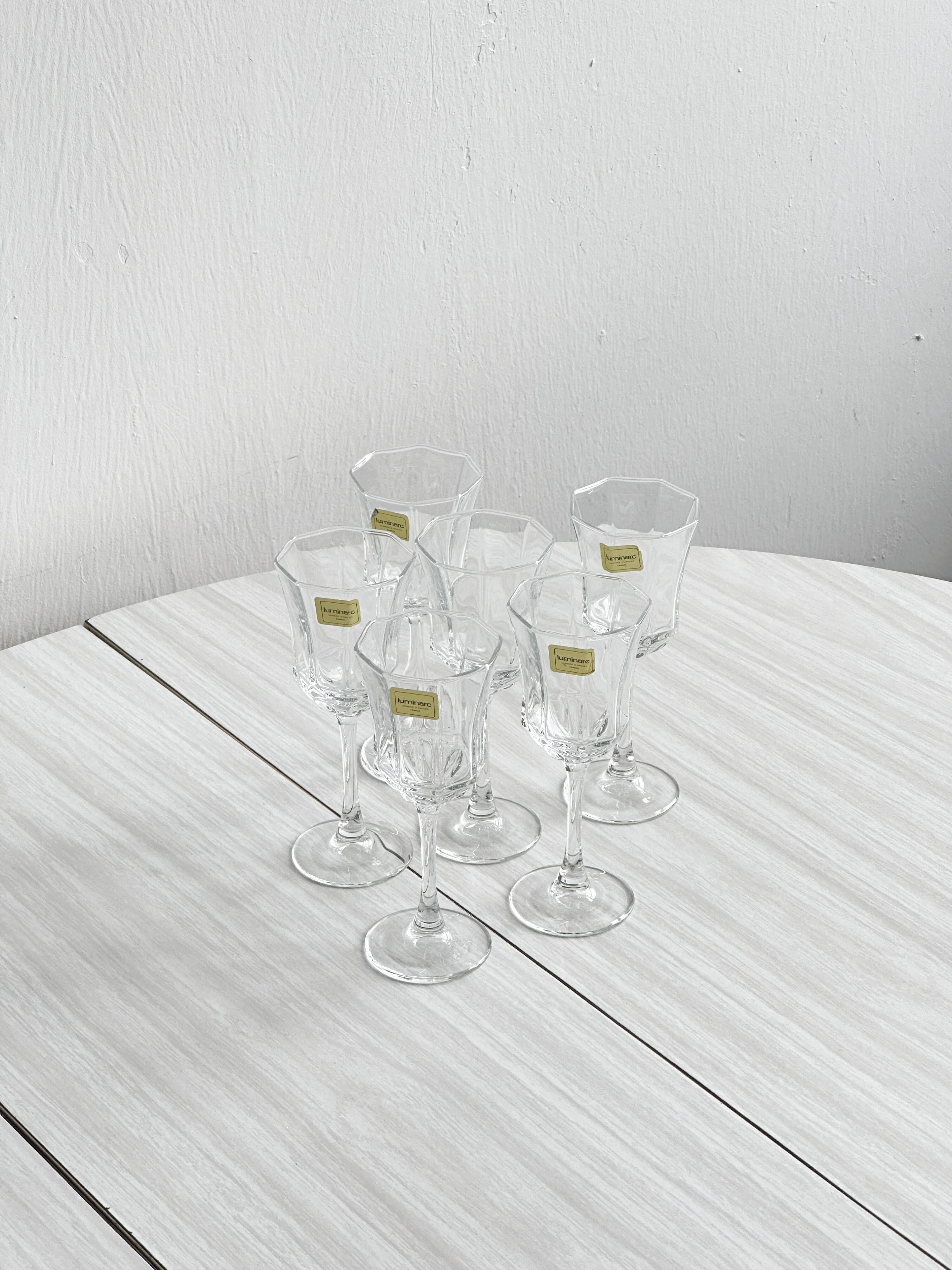6 Luminarc liqueur glasses.